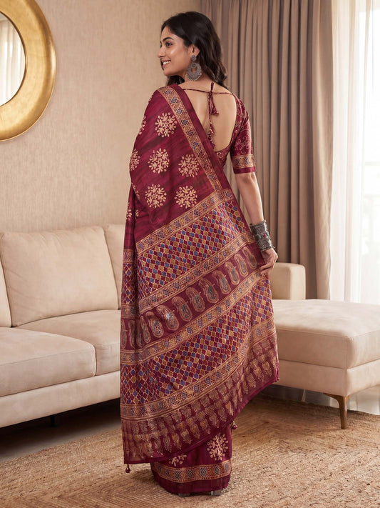 Burgundy Pure Crepe saree – detail view 1