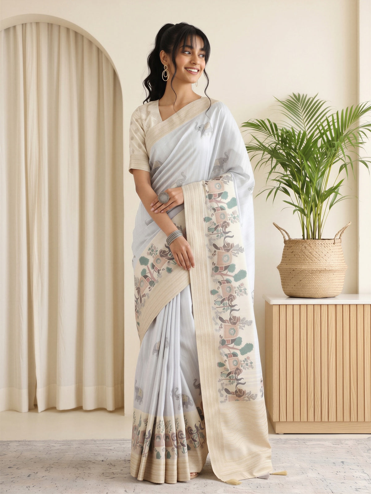 Grey Silk Blend saree – detail view 2