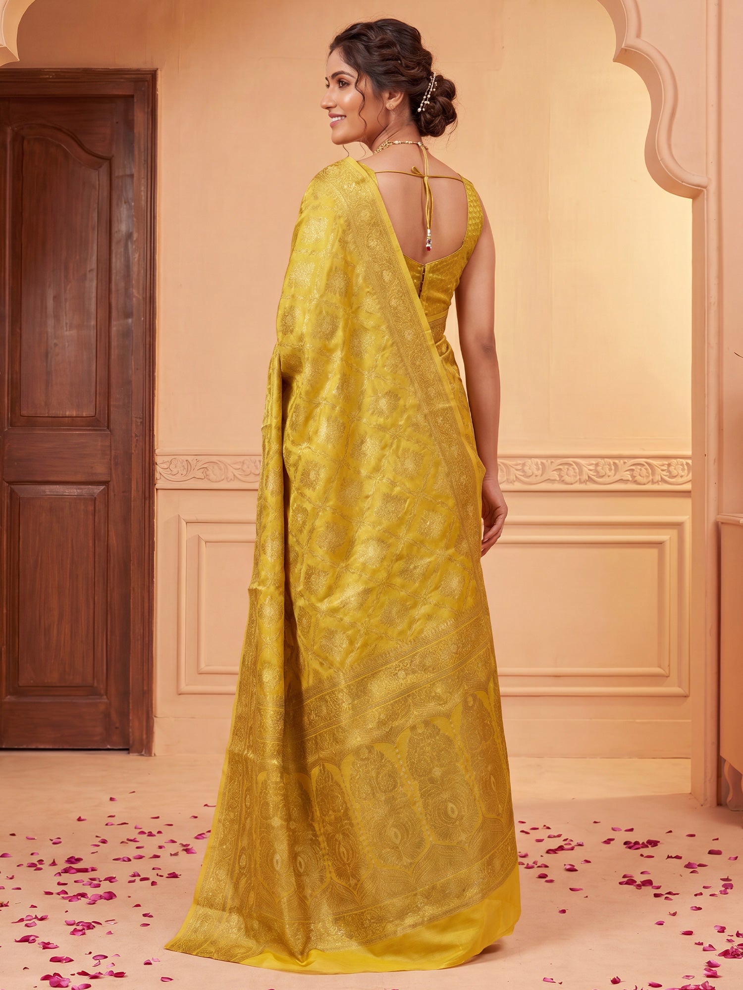 Yellow Silk Blend saree – detail view 1