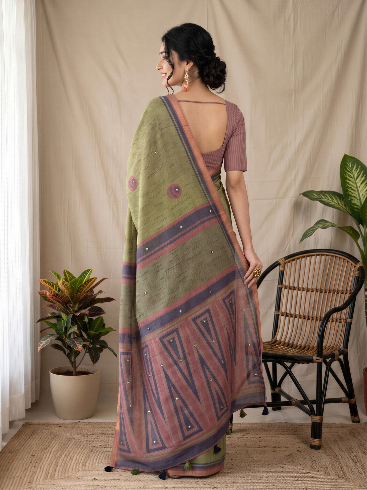Olive Linen Blend saree – detail view 1
