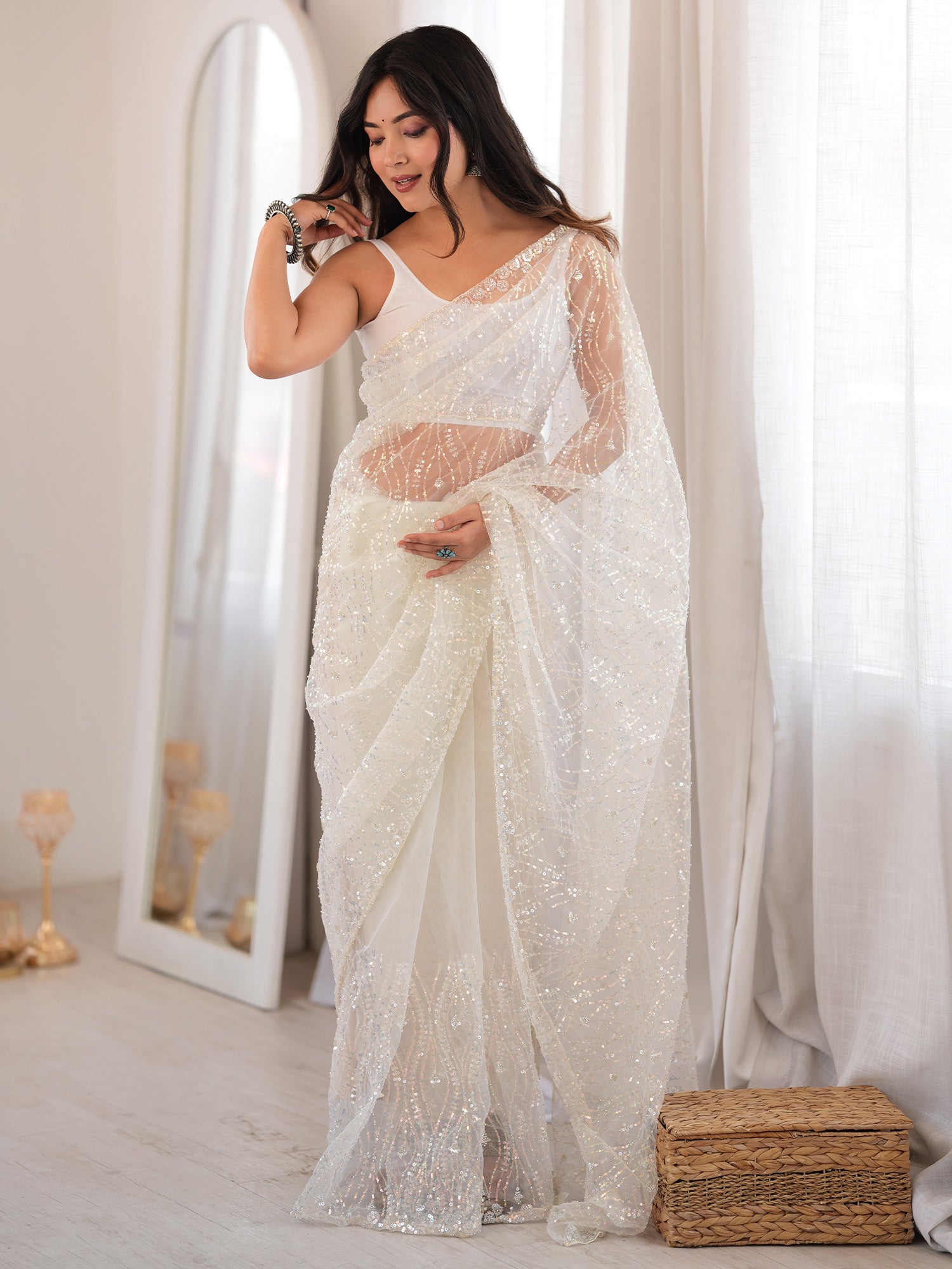 White Net saree – detail view 3