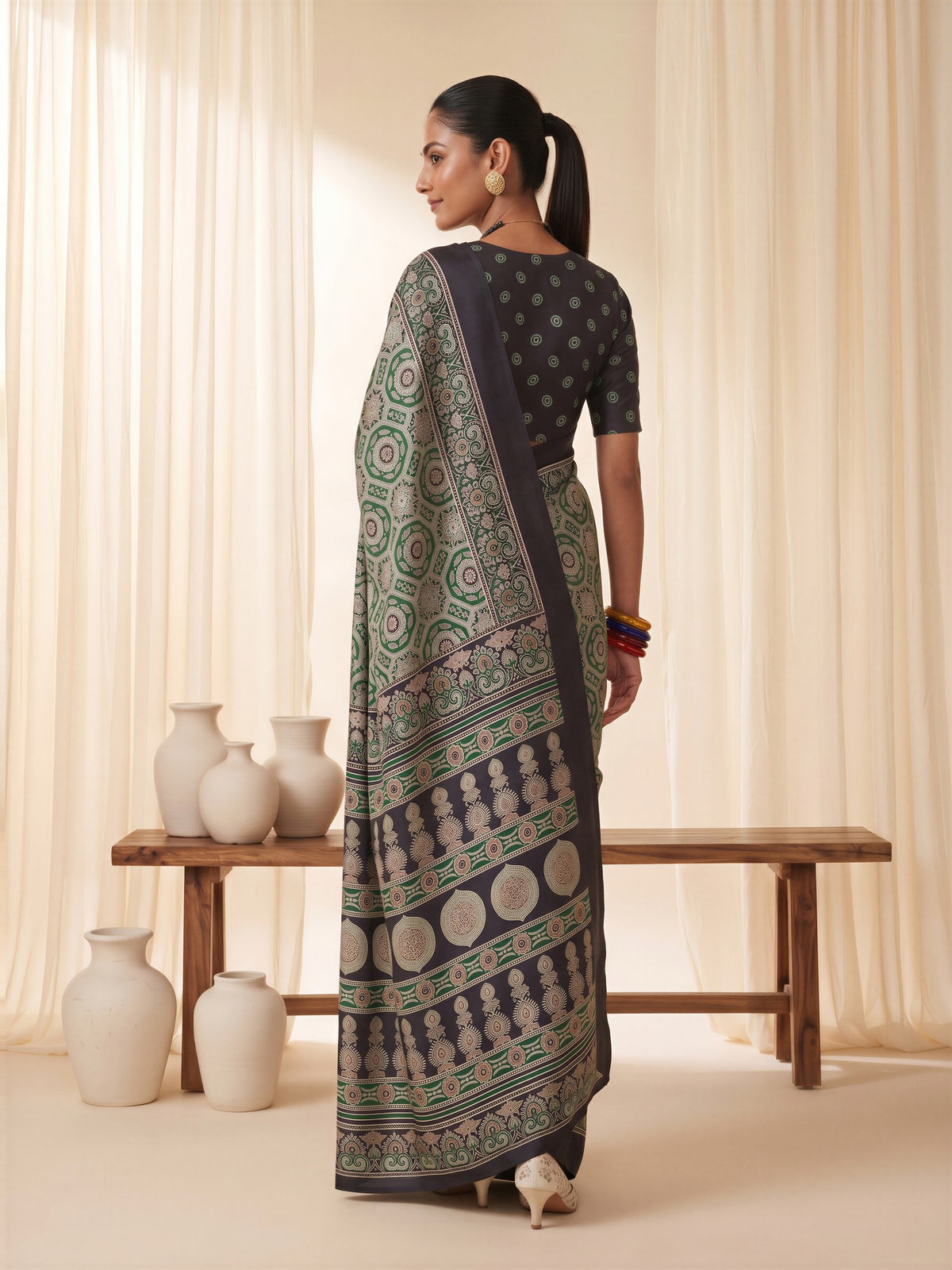 Green Crepe saree – detail view 1