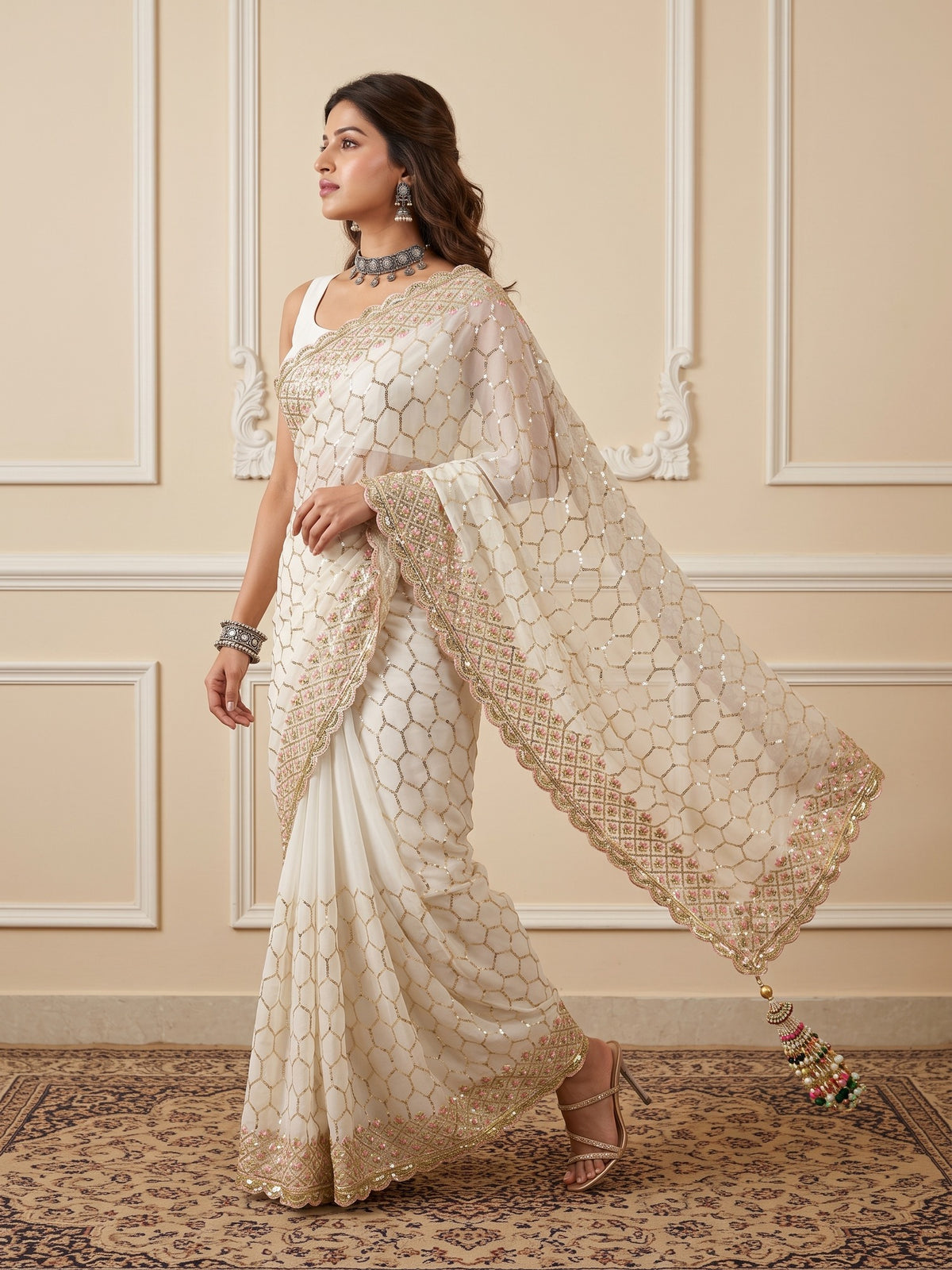 Offwhite Georgette saree – detail view 1