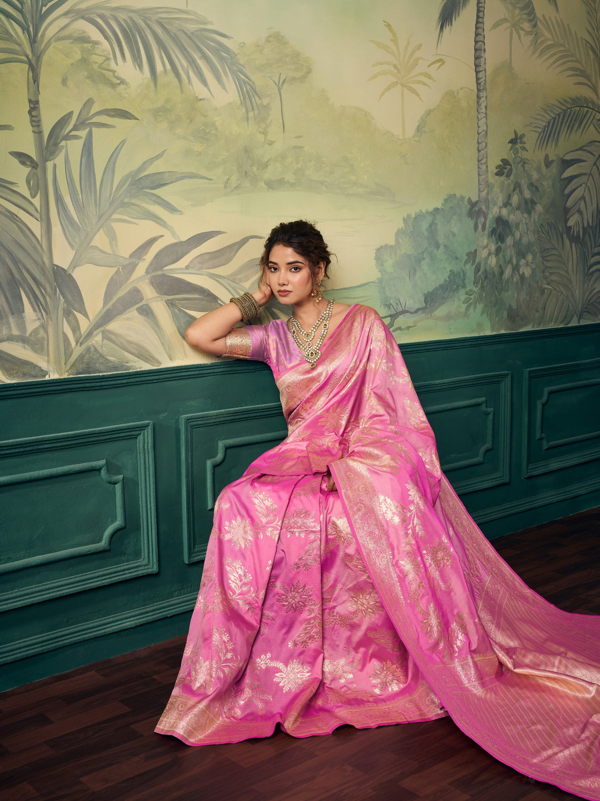 Pink Banarasi Silk saree – detail view 3