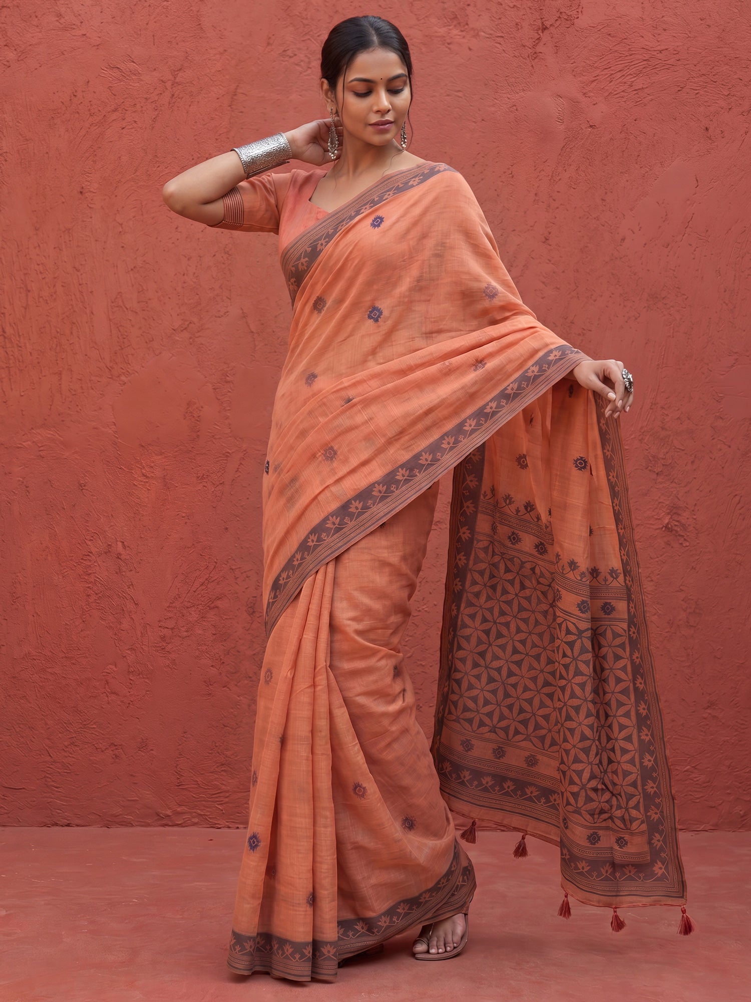 Peach Linen saree – detail view 3