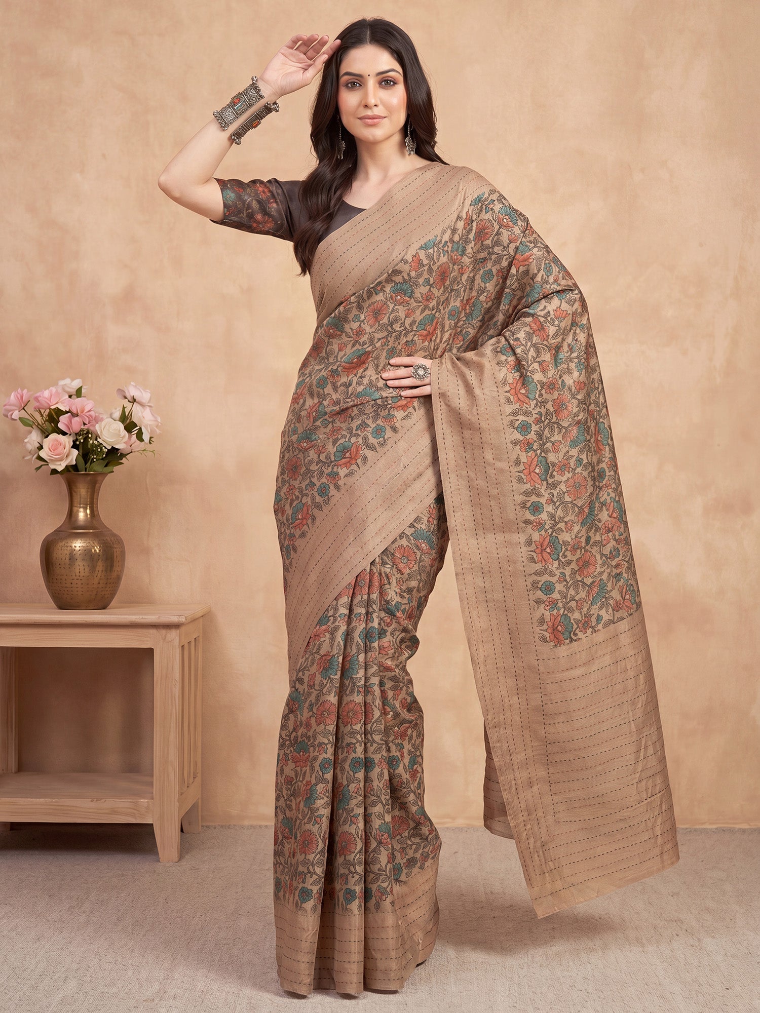 Beige Silk Blend saree – detail view 3