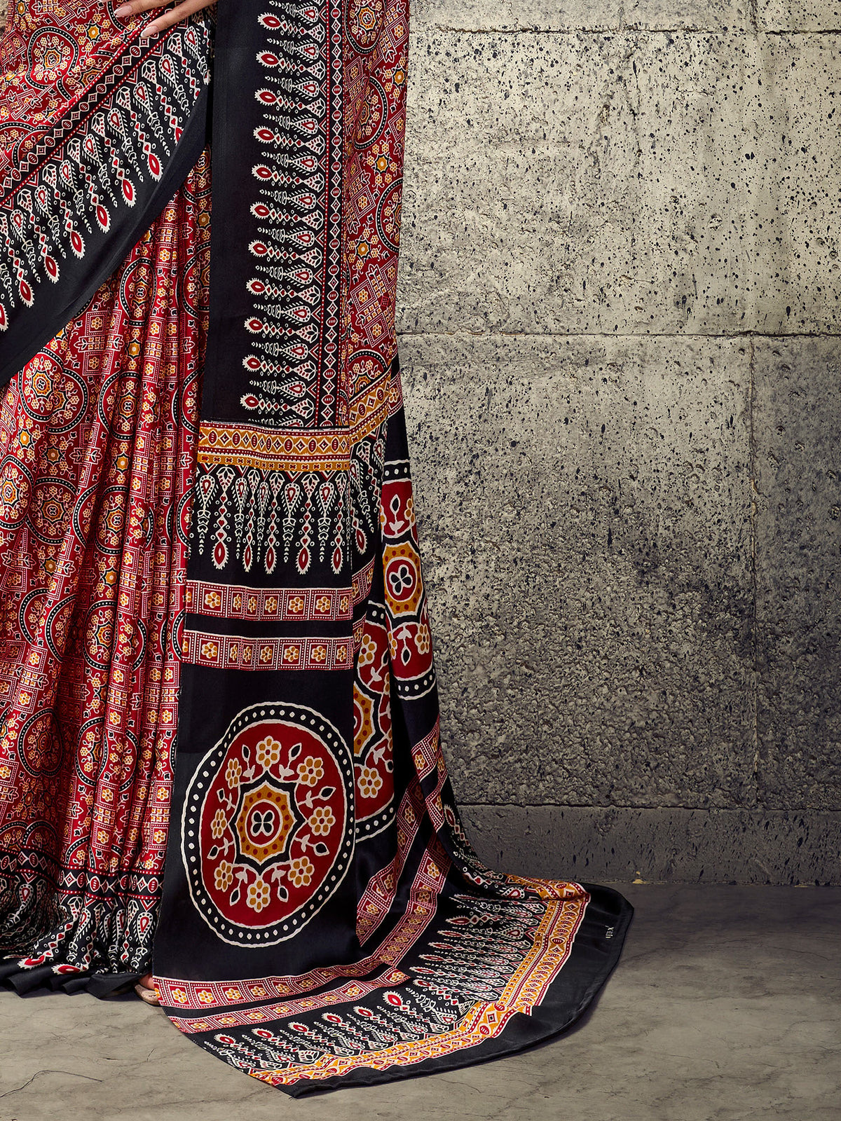 Maroon Satin saree – detail view 4