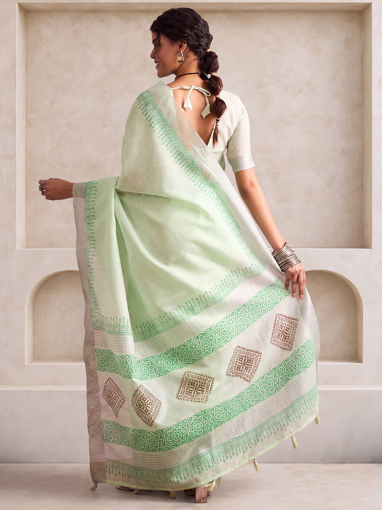 Turquoise Linen saree – detail view 1