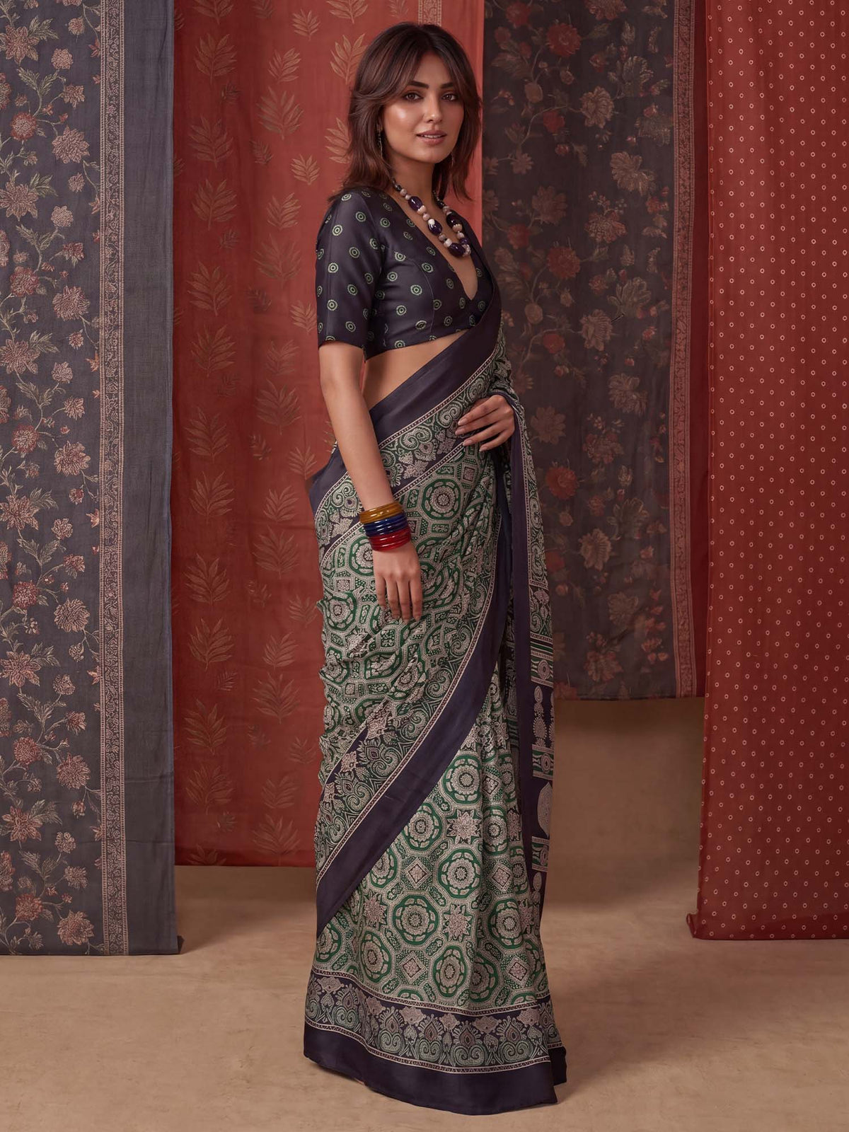 Green Crepe saree – detail view 2