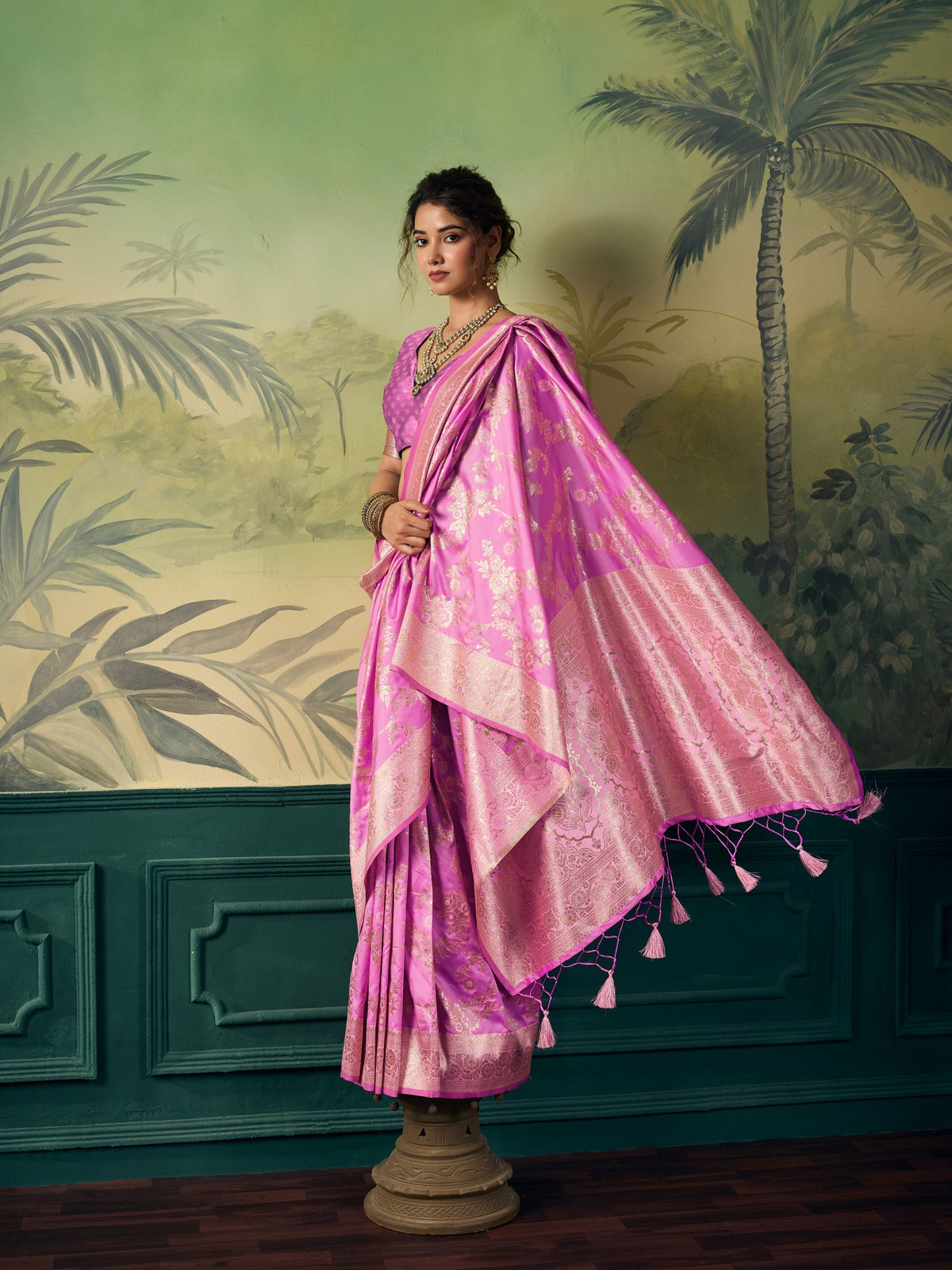 Pink Banarasi Silk saree – detail view 2