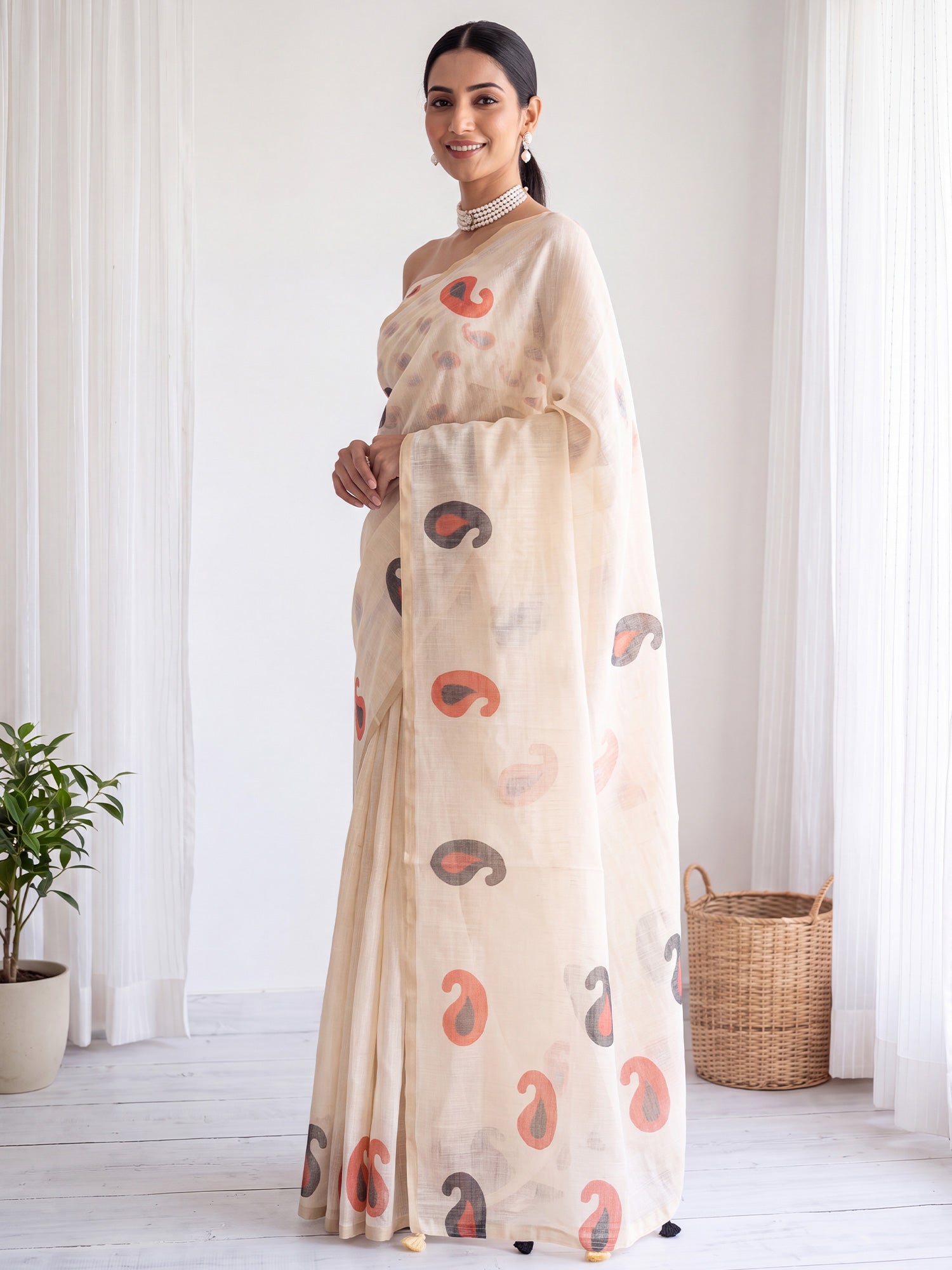 Cream Cotton Linen saree – detail view 2