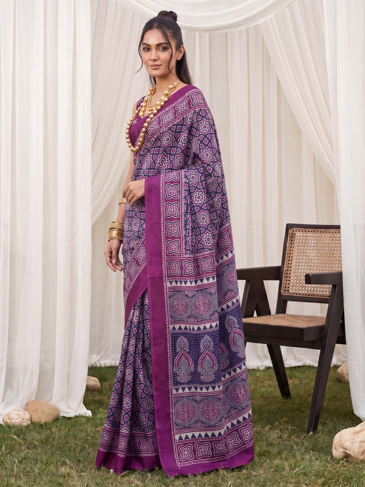 Wine Crepe saree – detail view 2
