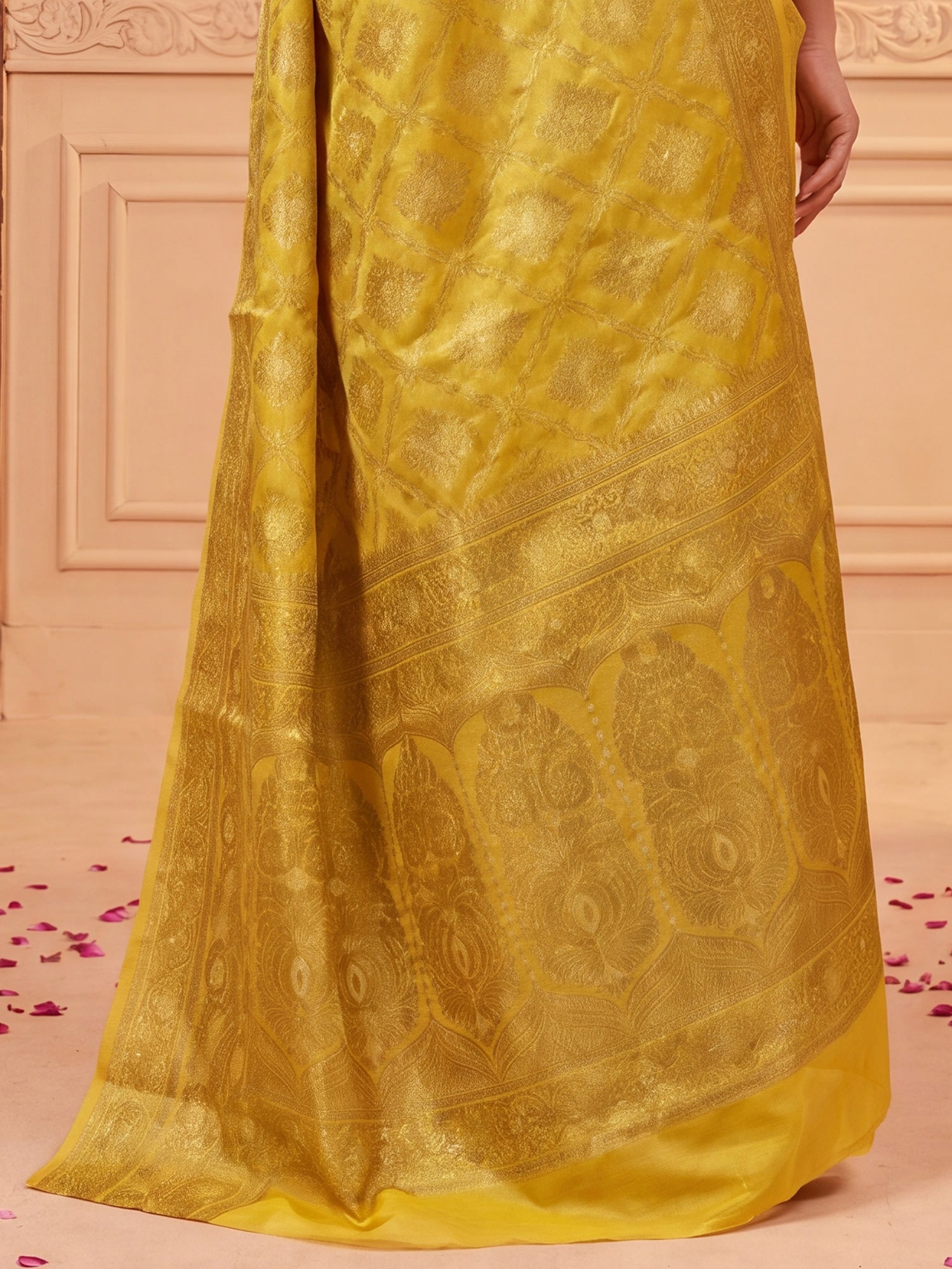 Yellow Silk Blend saree – detail view 5