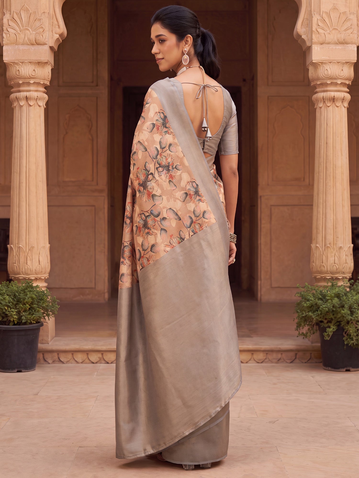 Beige Silk Blend saree – detail view 1