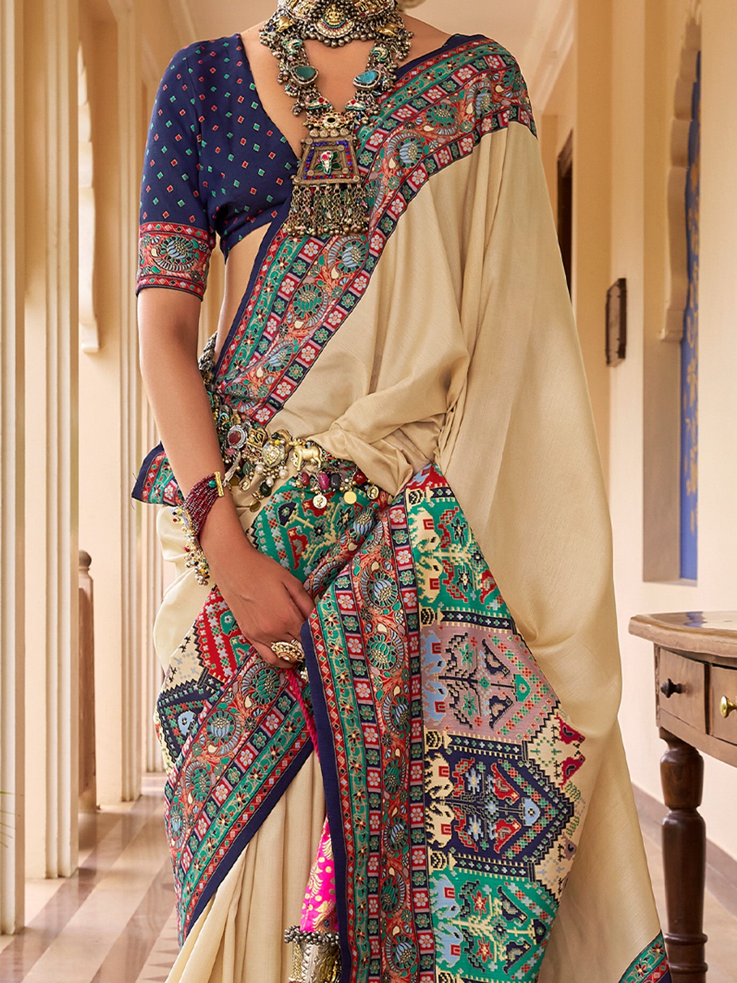 Beige Silk Blend saree – detail view 2