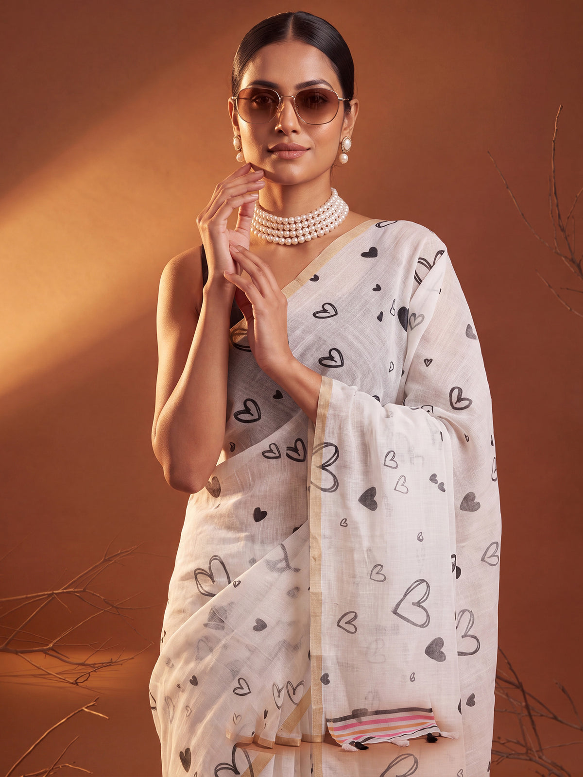 White Cotton Linen saree – detail view 4