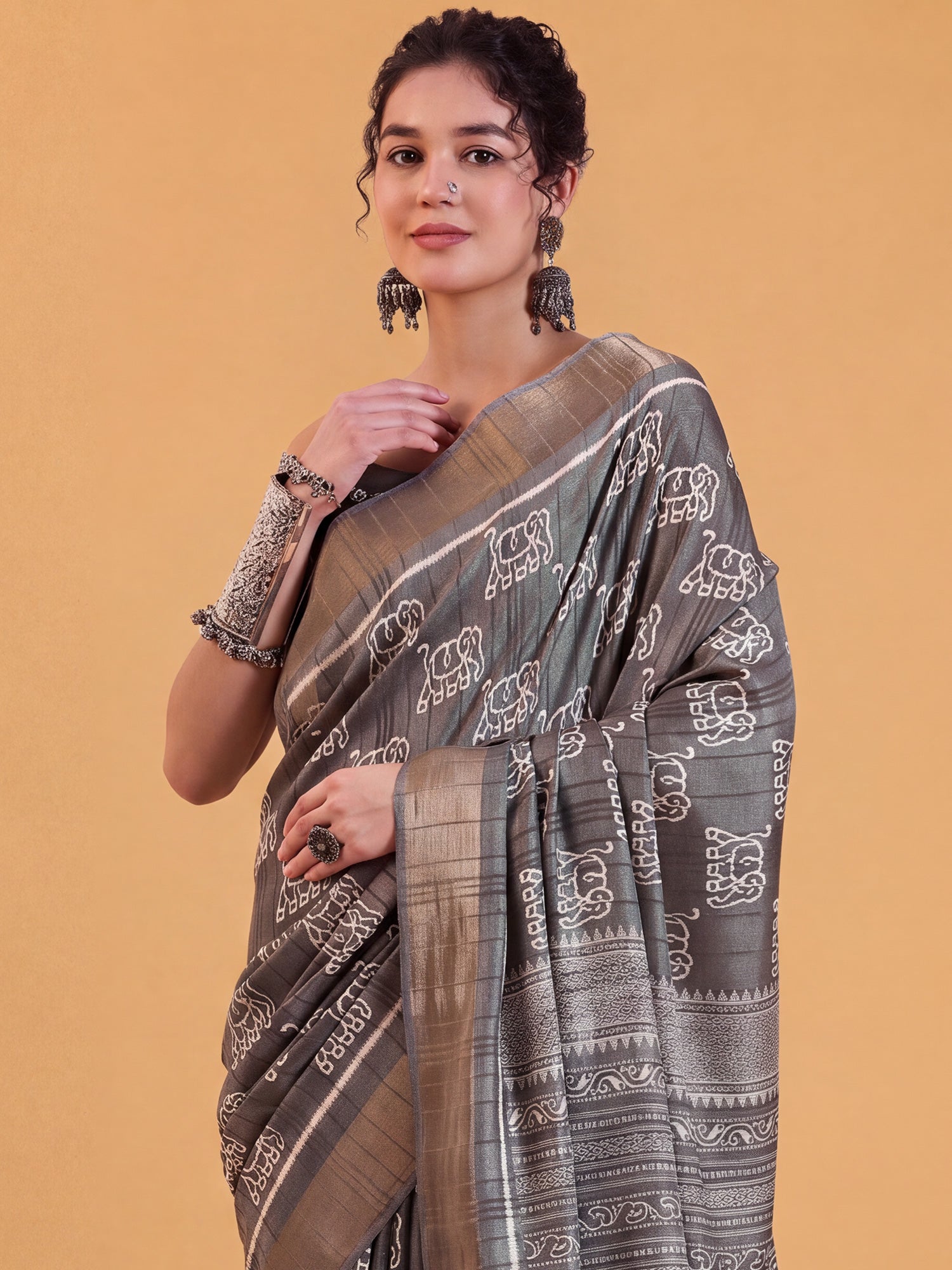 Grey Silk Blend saree – detail view 4