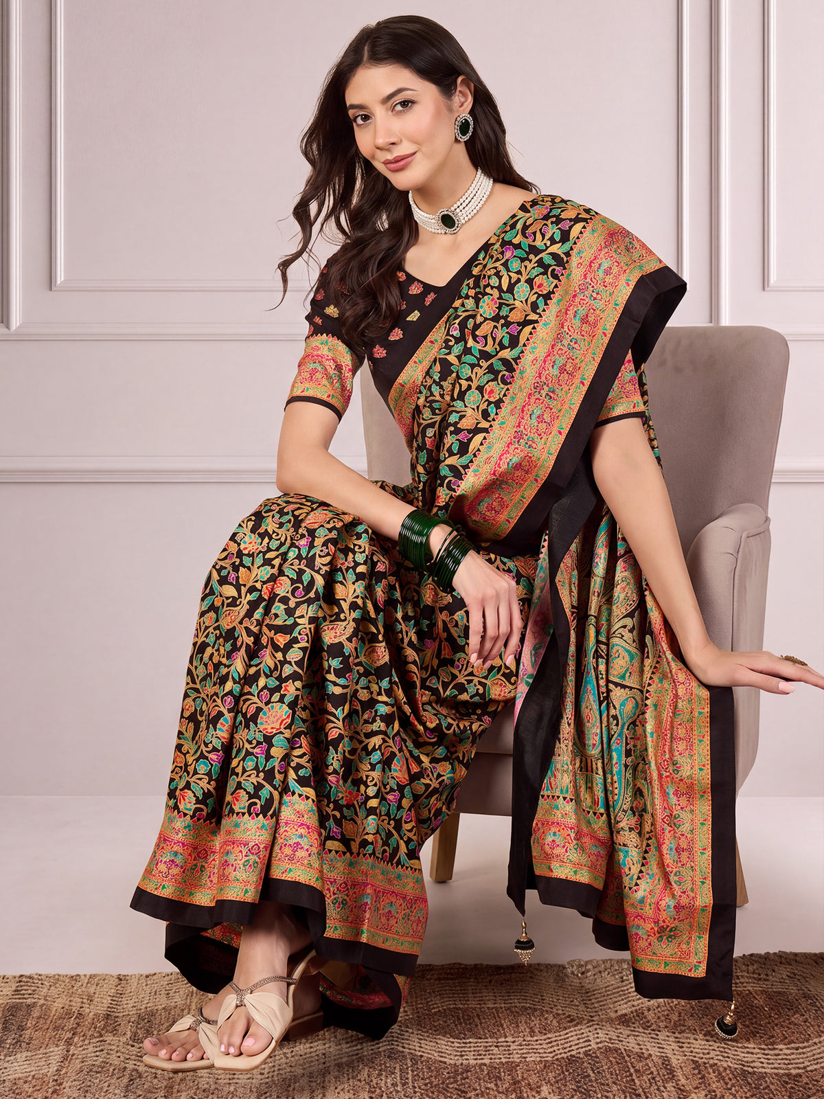 Black Dola Silk saree – detail view 2