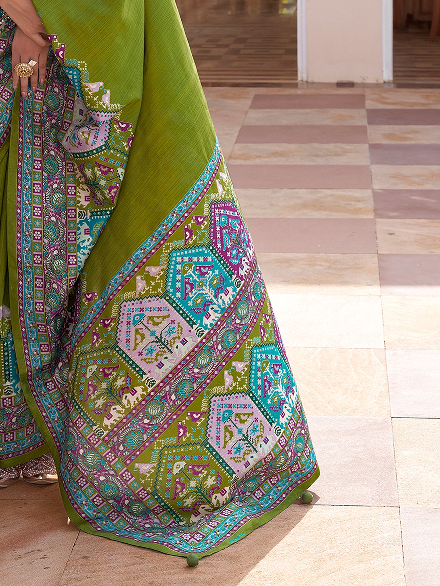 Green Silk Blend saree – detail view 4
