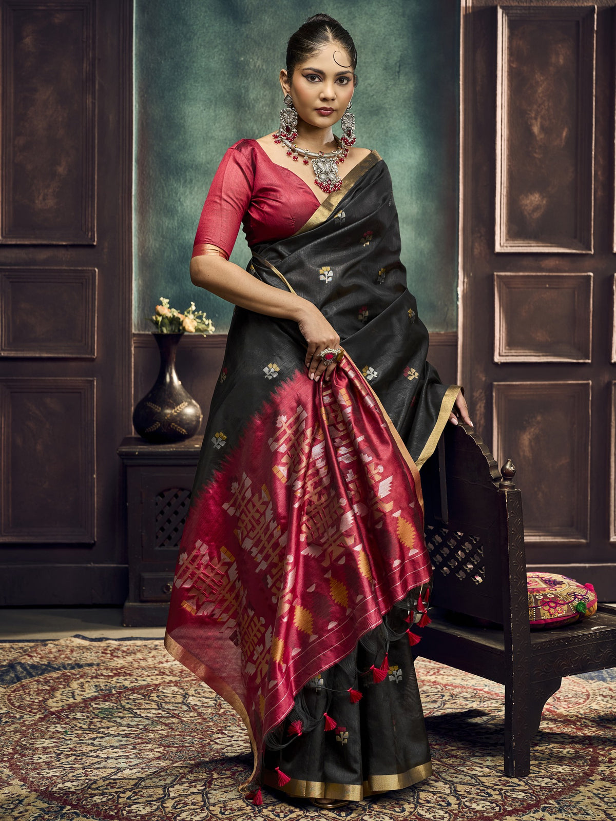 Black silk blend saree view 4