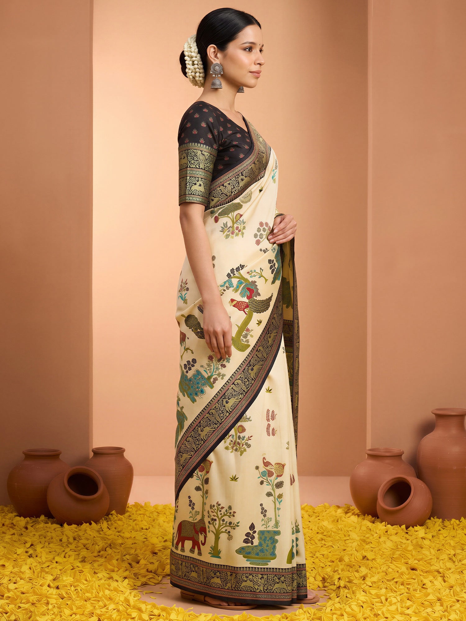 Cream Silk Blend saree – detail view 2