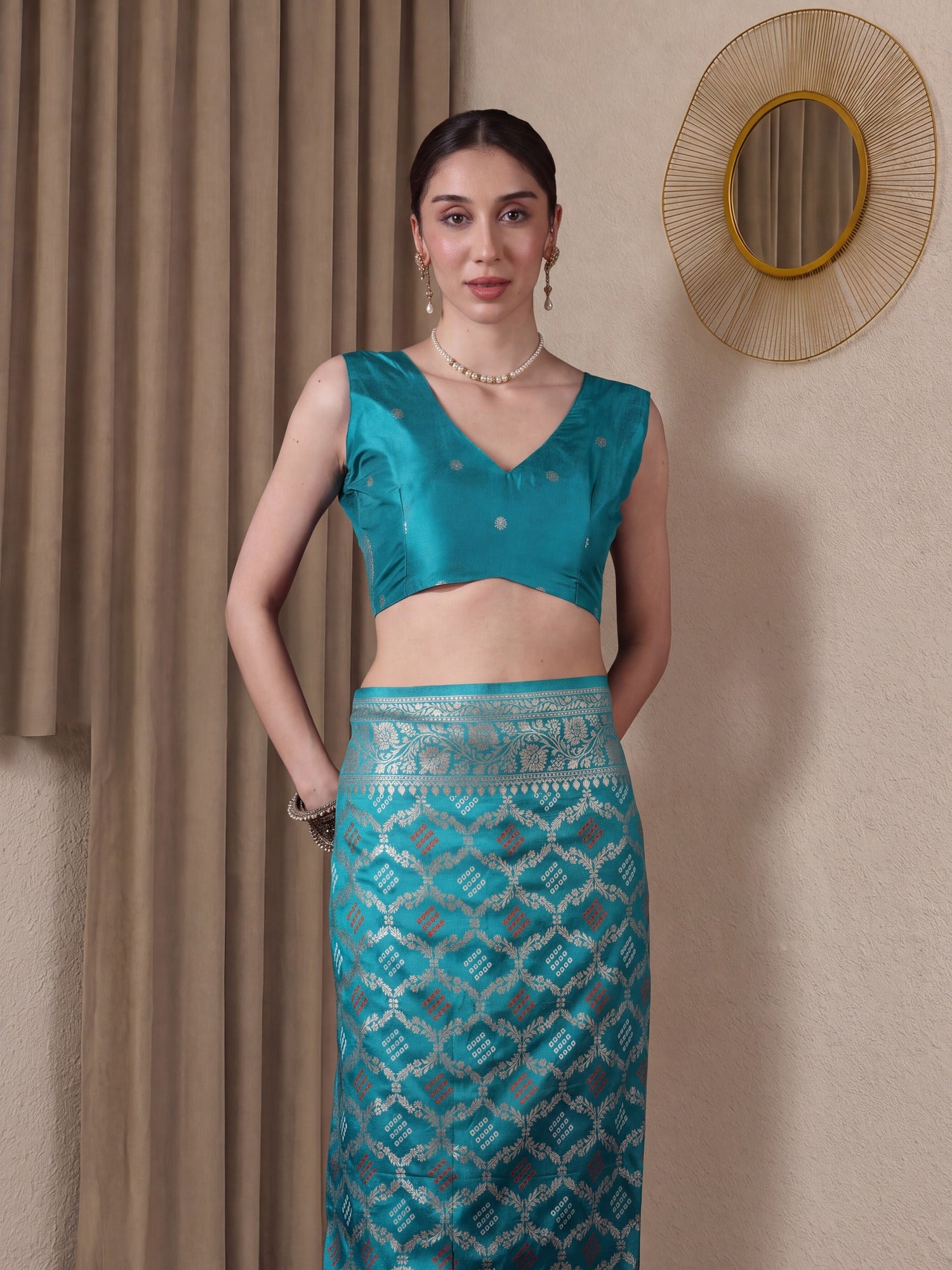 Turquoise Dola Silk saree – detail view 1