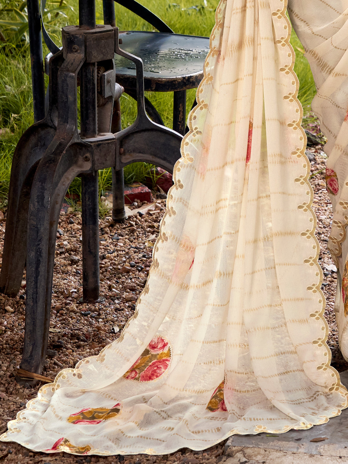 Off White Chiffon saree – detail view 4