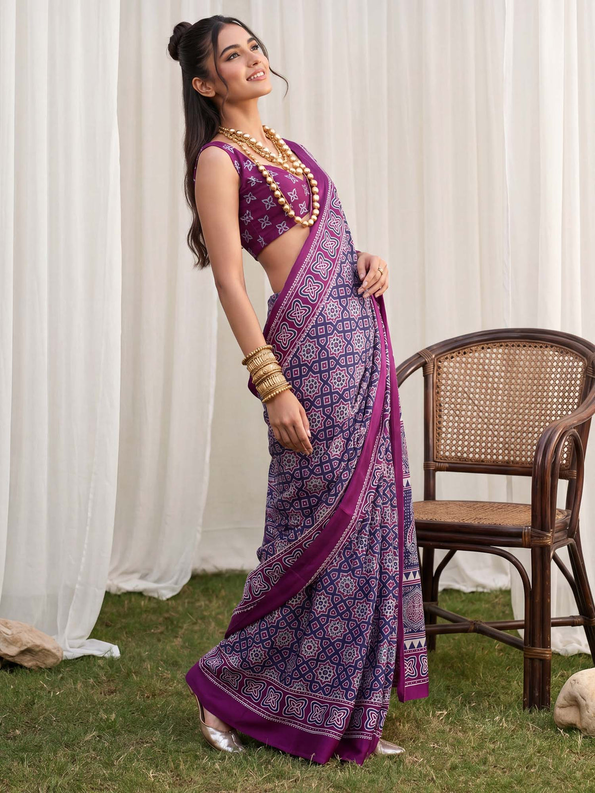Wine Crepe saree – detail view 3