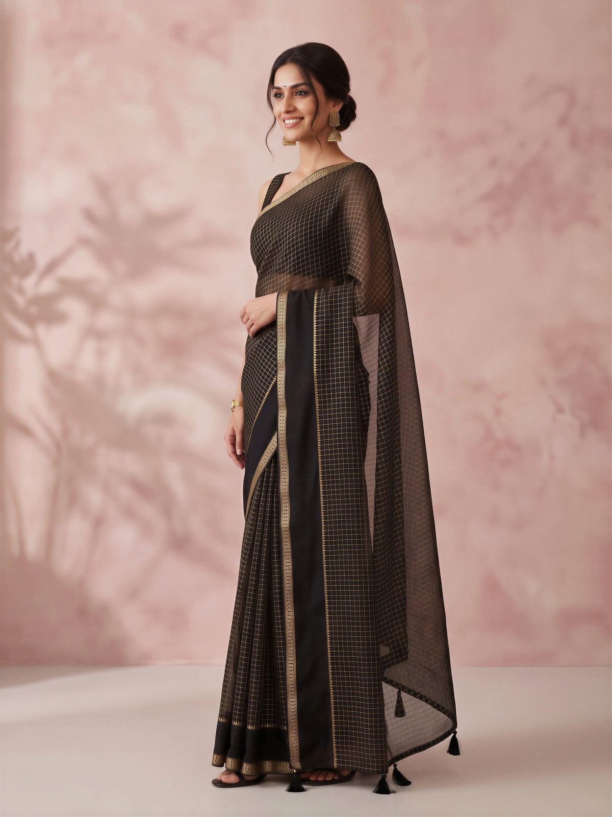 Black Viscose saree – detail view 2
