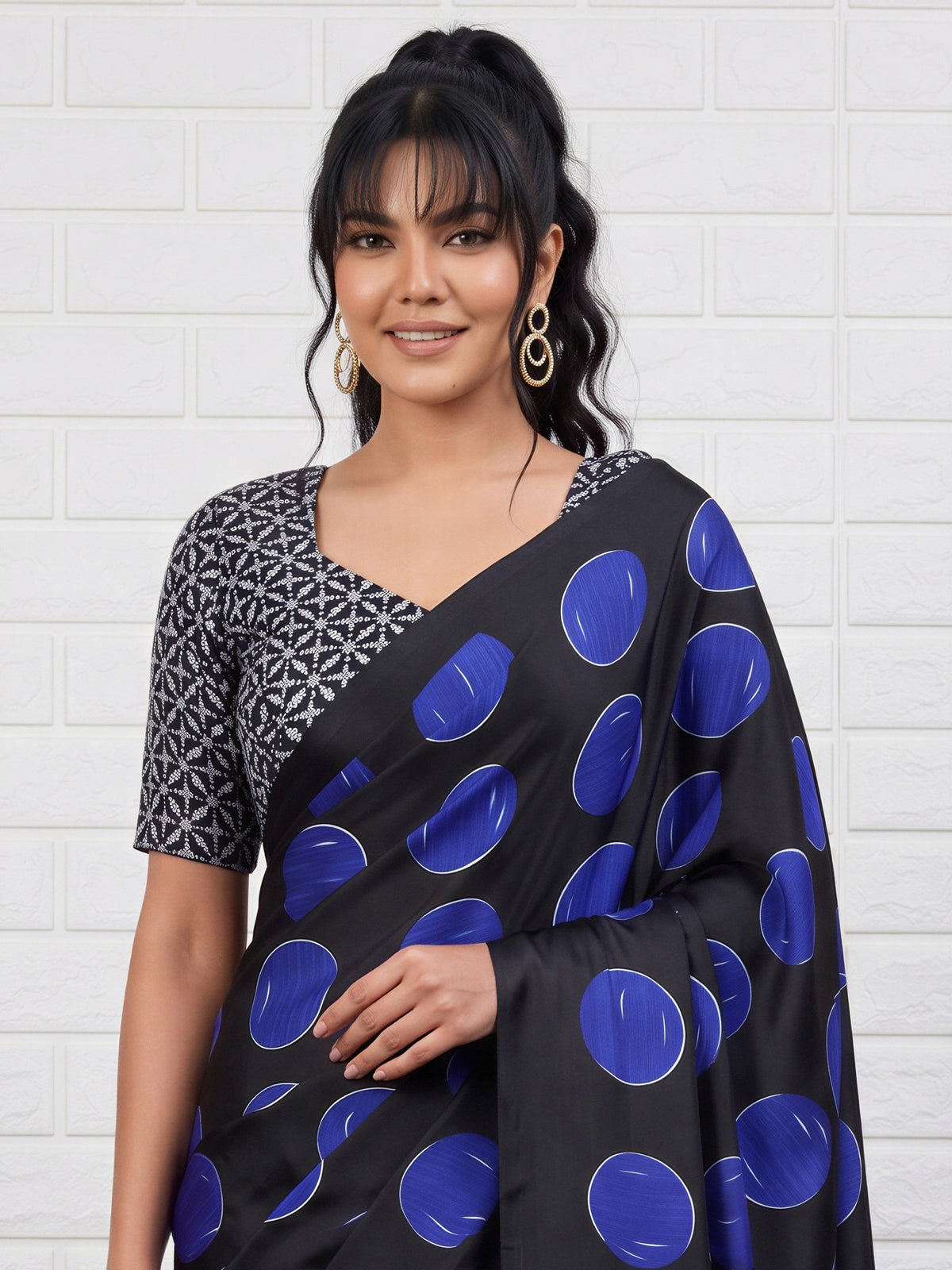 Blue Satin saree – detail view 4
