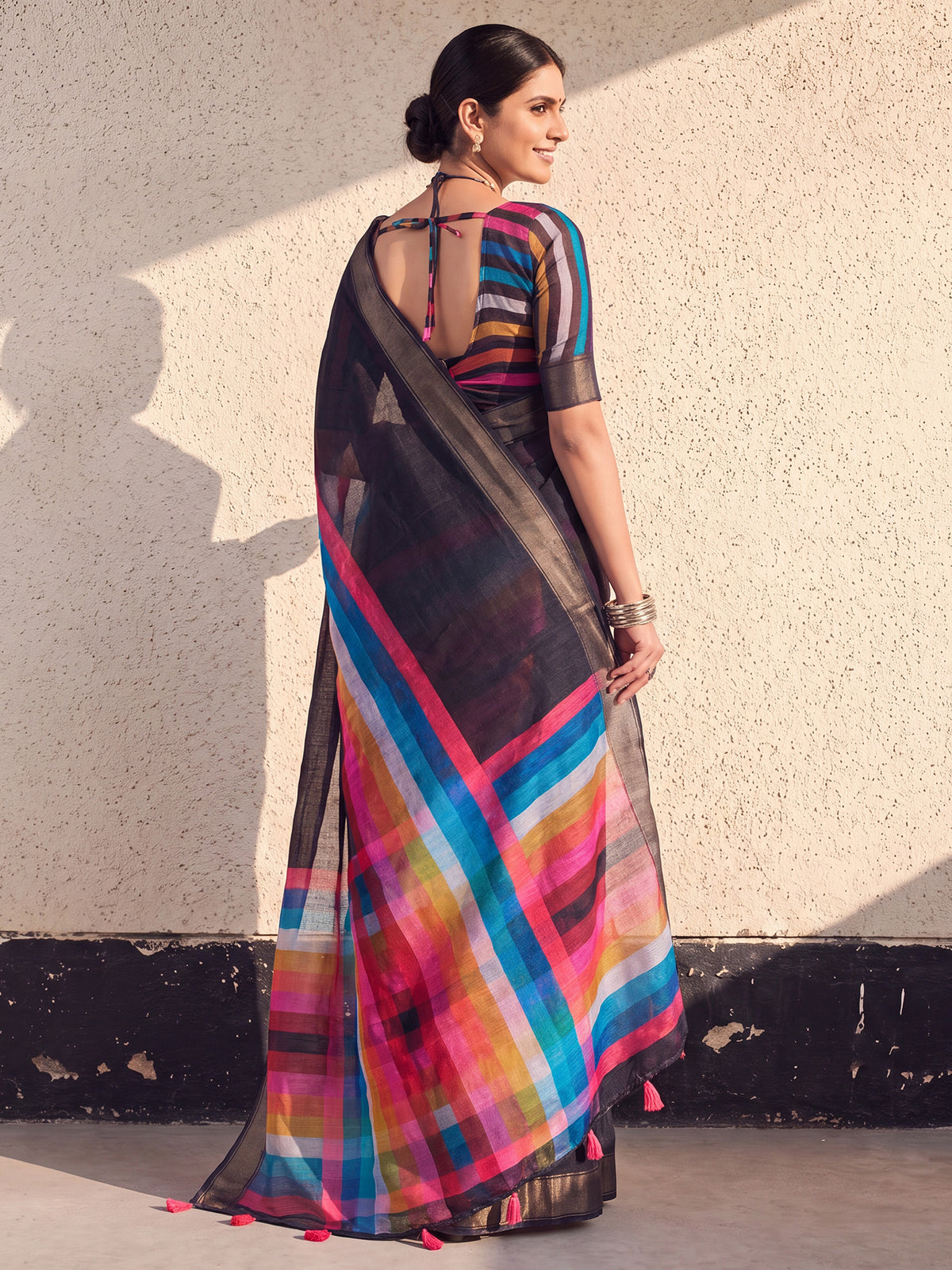 Black Linen saree – detail view 1