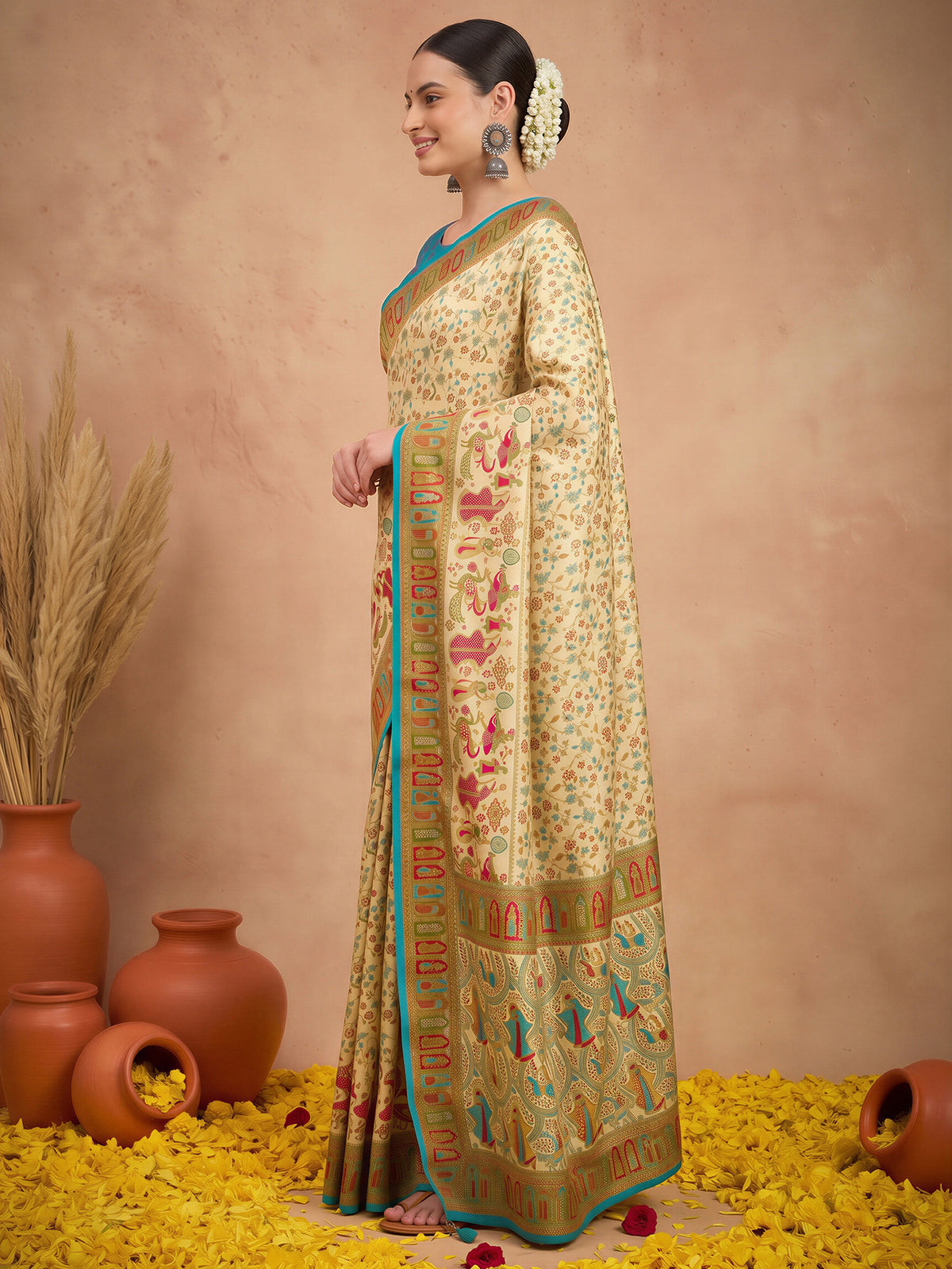 Cream Silk Blend saree – detail view 2
