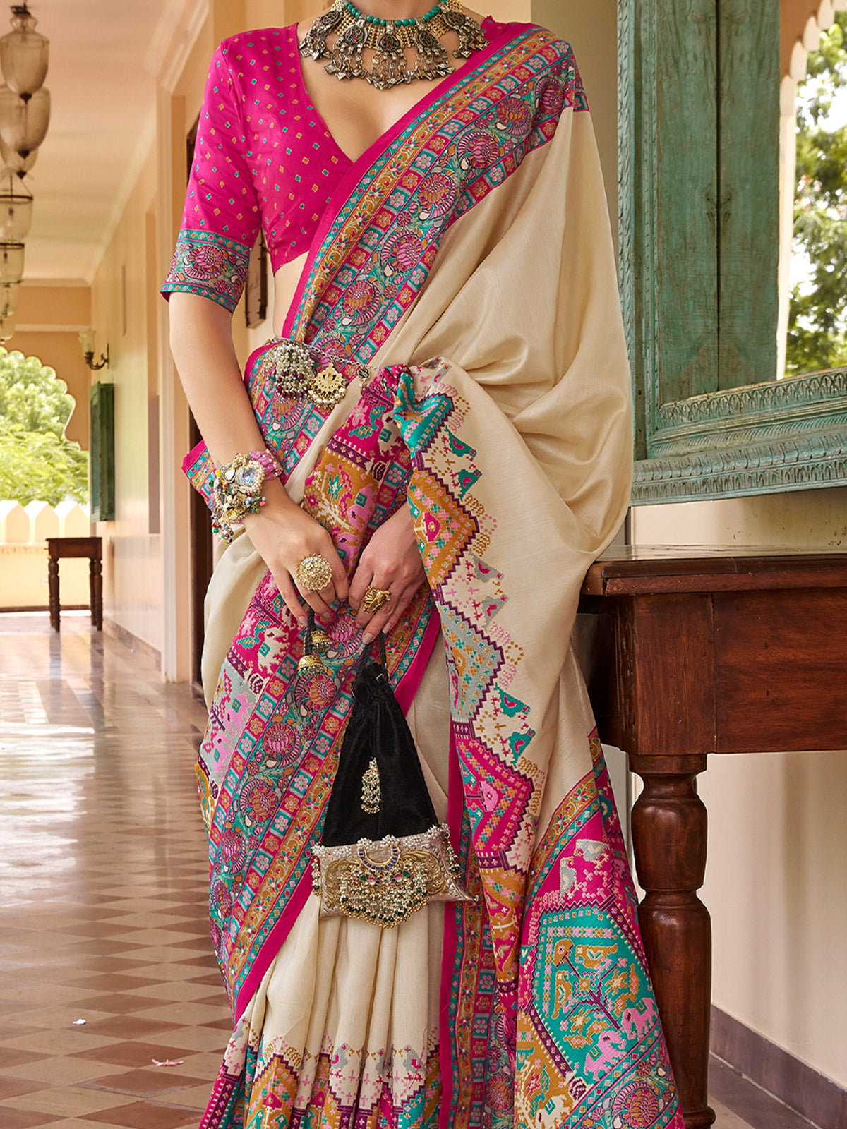 Beige Silk Blend saree – detail view 2