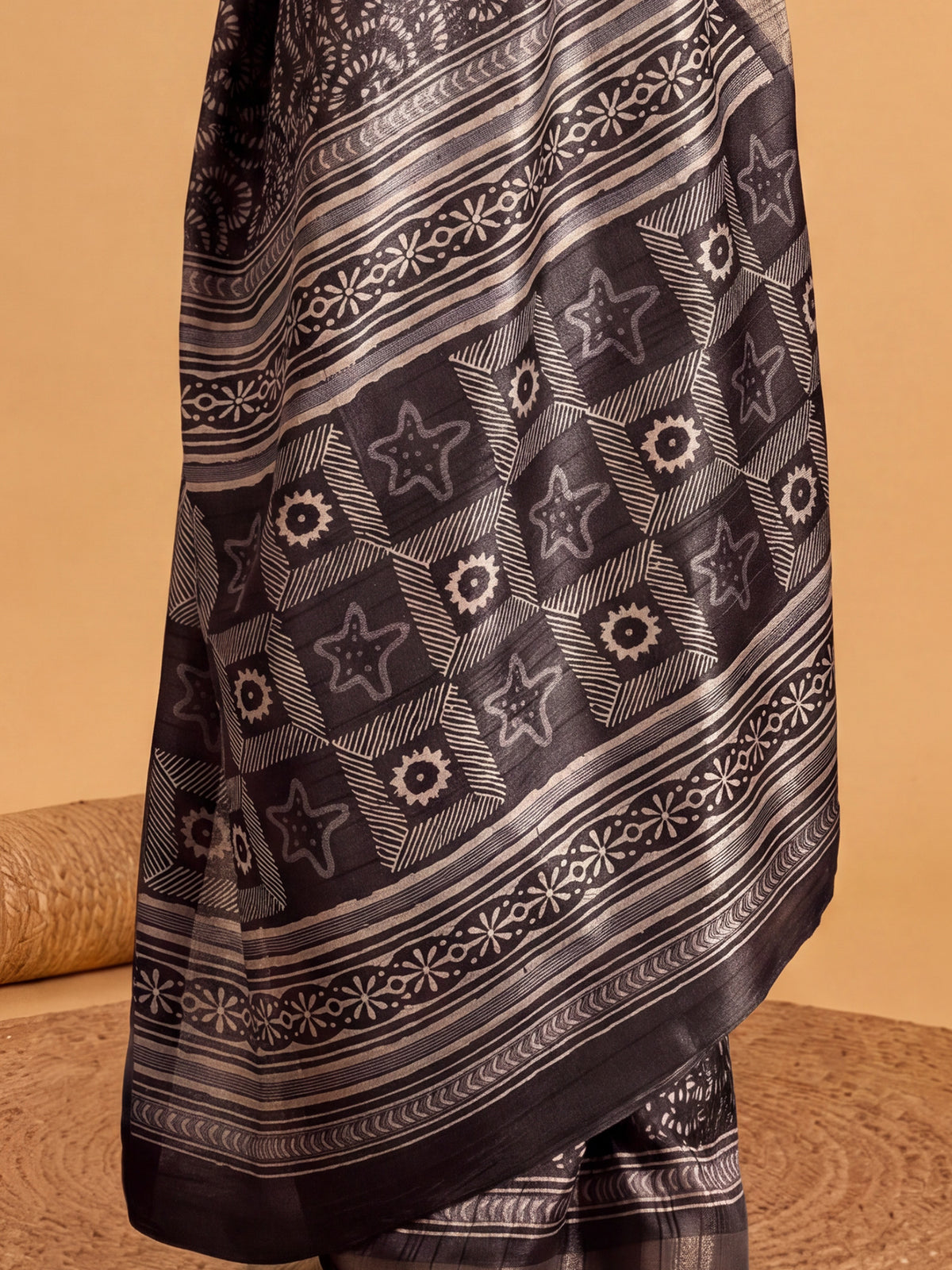 Black Silk Blend saree – detail view 5