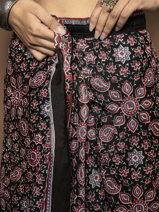 Black Dola Silk saree – detail view 1
