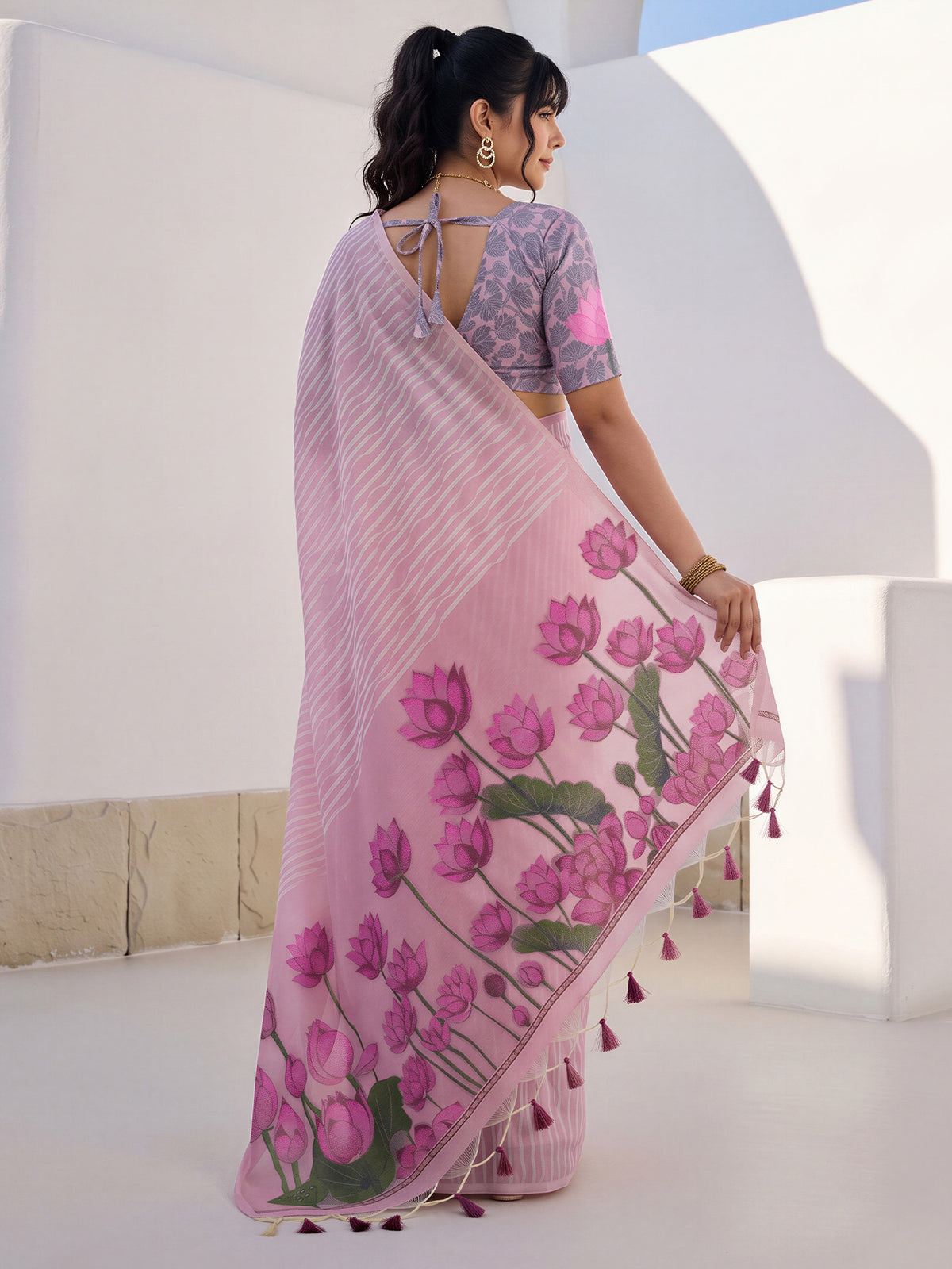 Pink Viscose saree – detail view 1