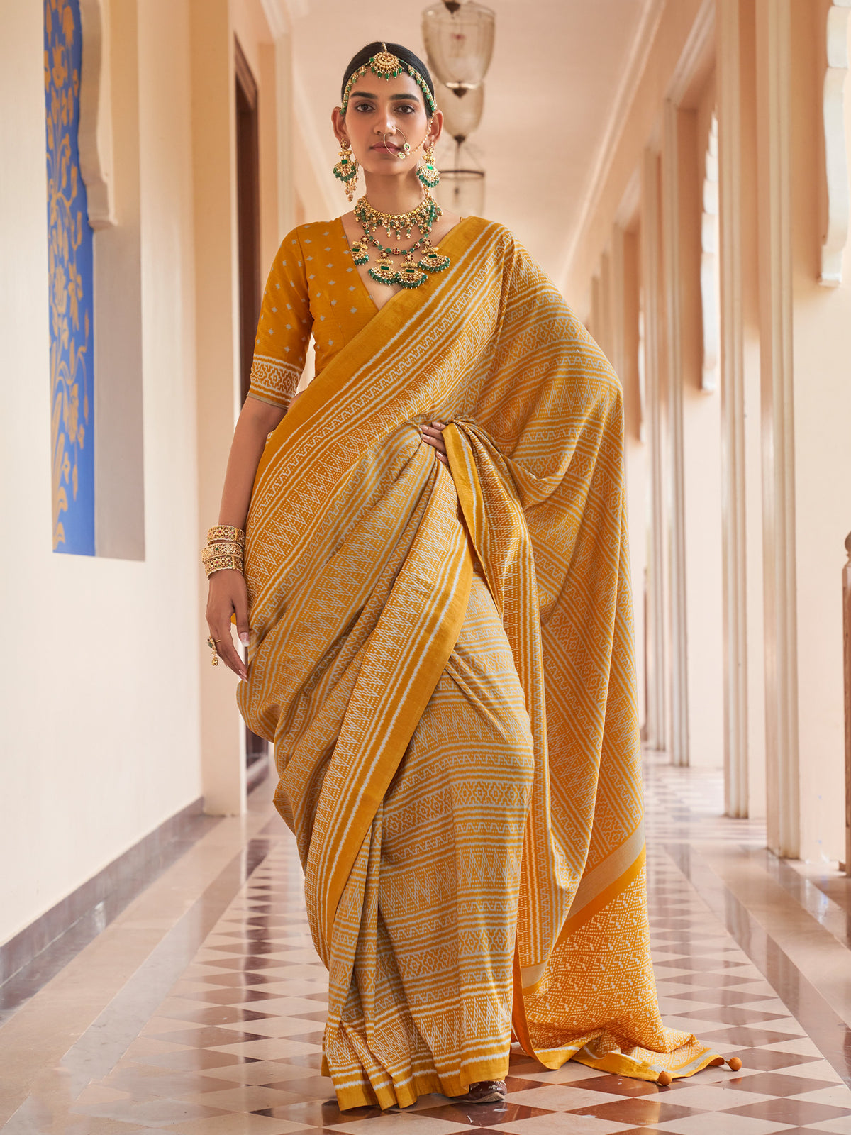 Mustard geometric silk blend saree with mustard blouse piece