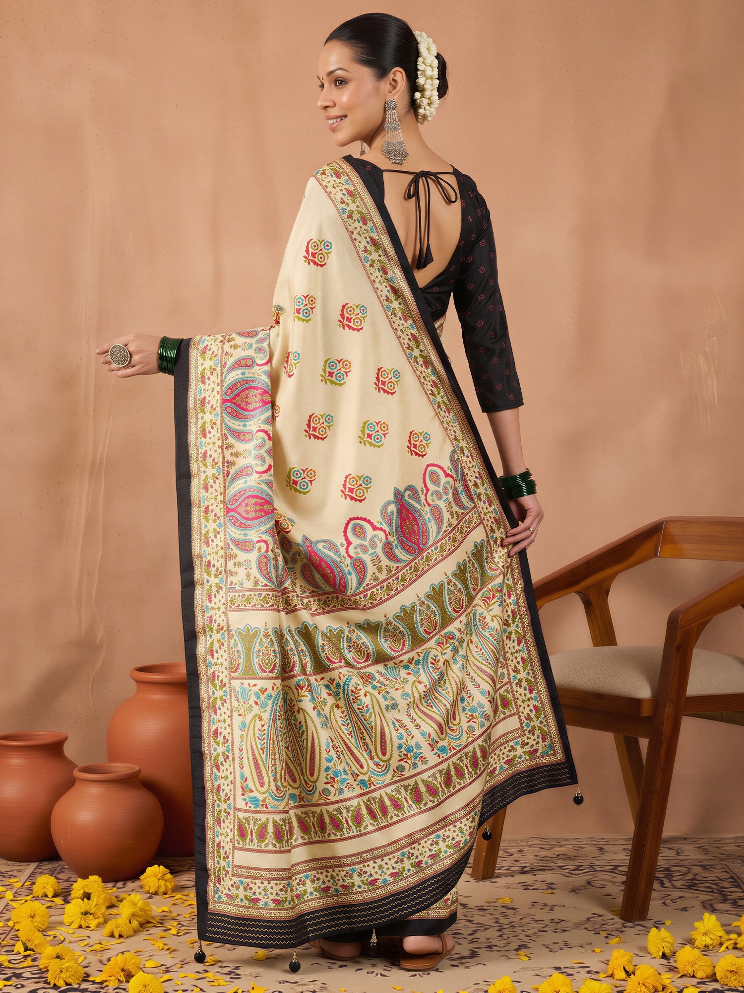 Off White Silk Blend saree – detail view 1