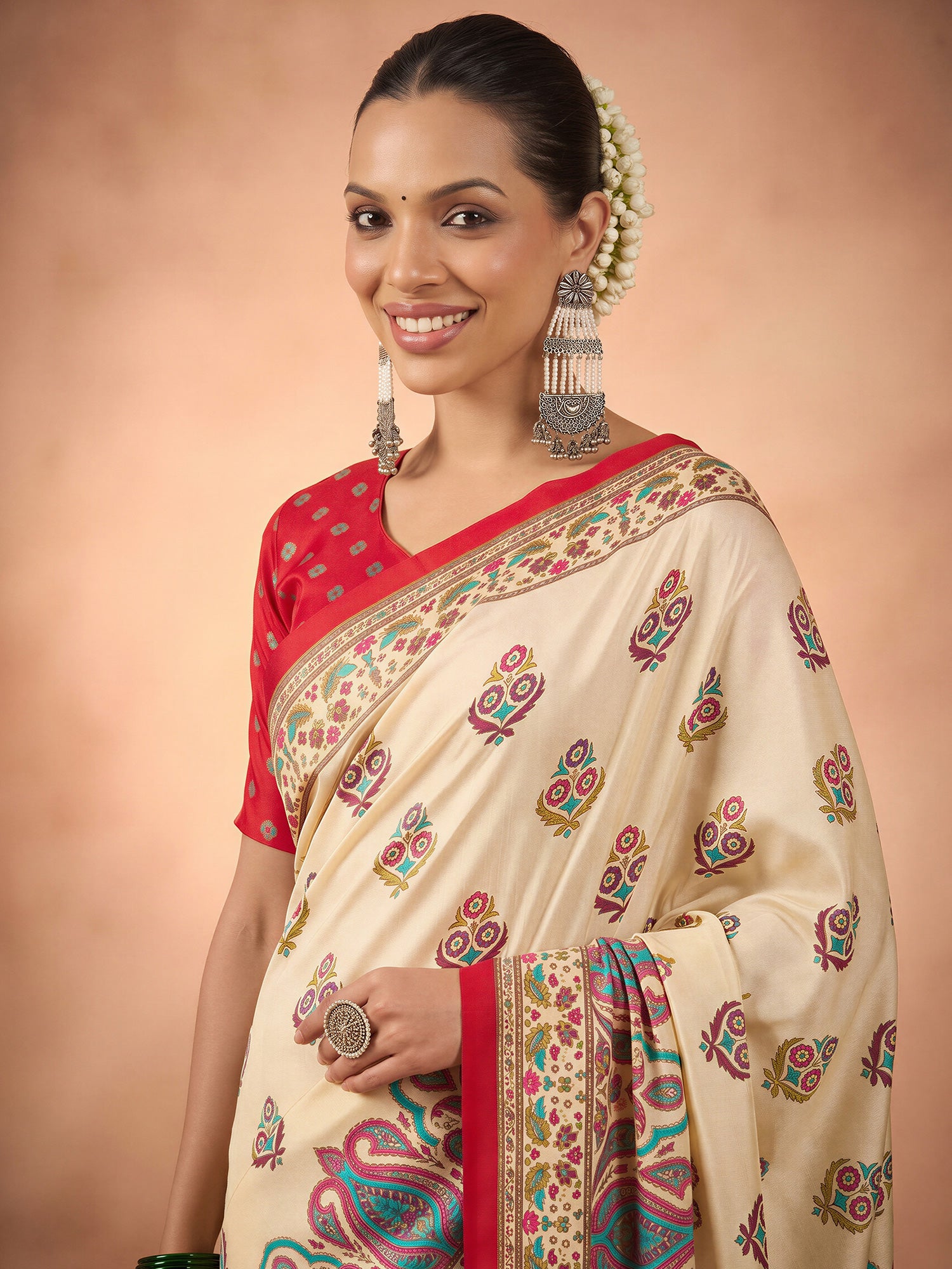 Off White Silk Blend saree – detail view 4