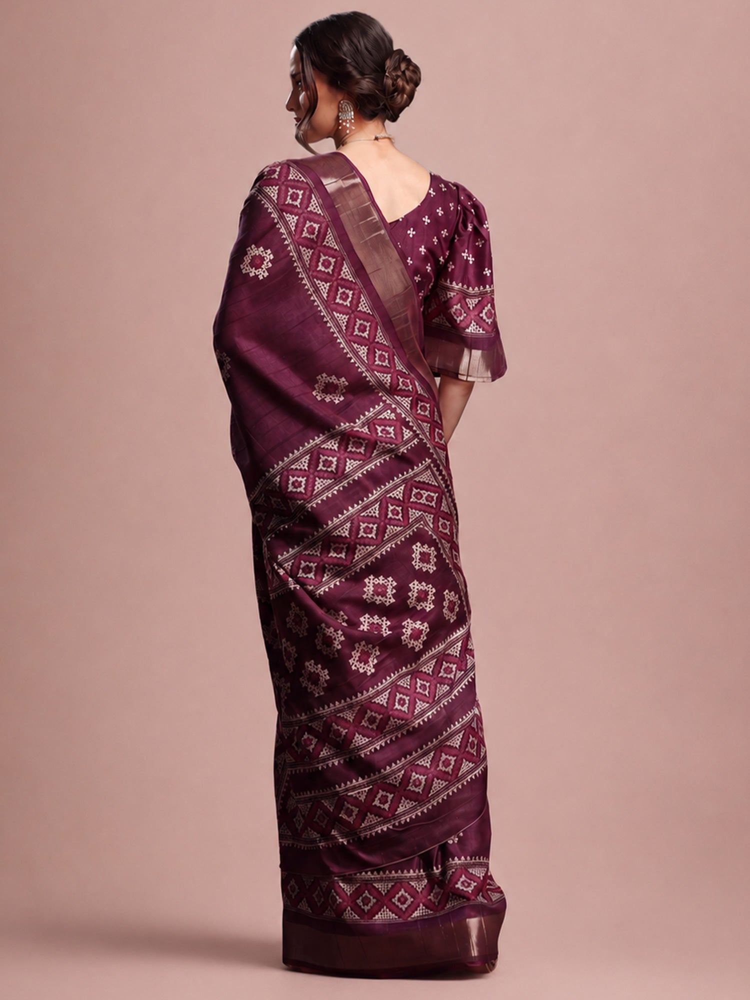 Magenta Silk Blend saree – detail view 1