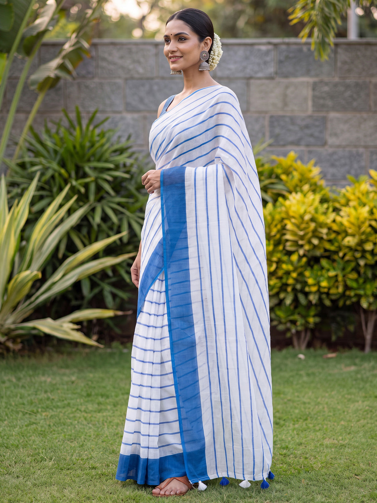 Off White Cotton Linen saree – detail view 1