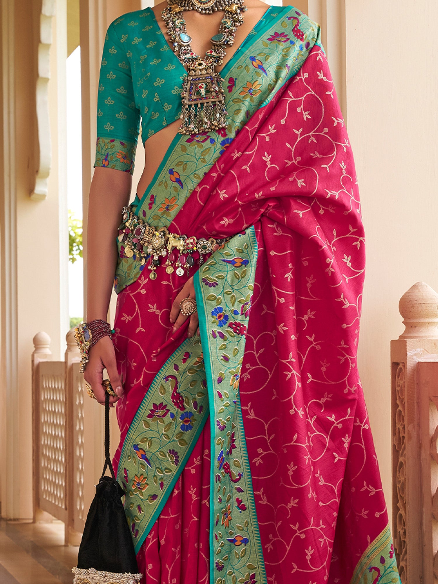 Pink Silk Blend saree – detail view 2