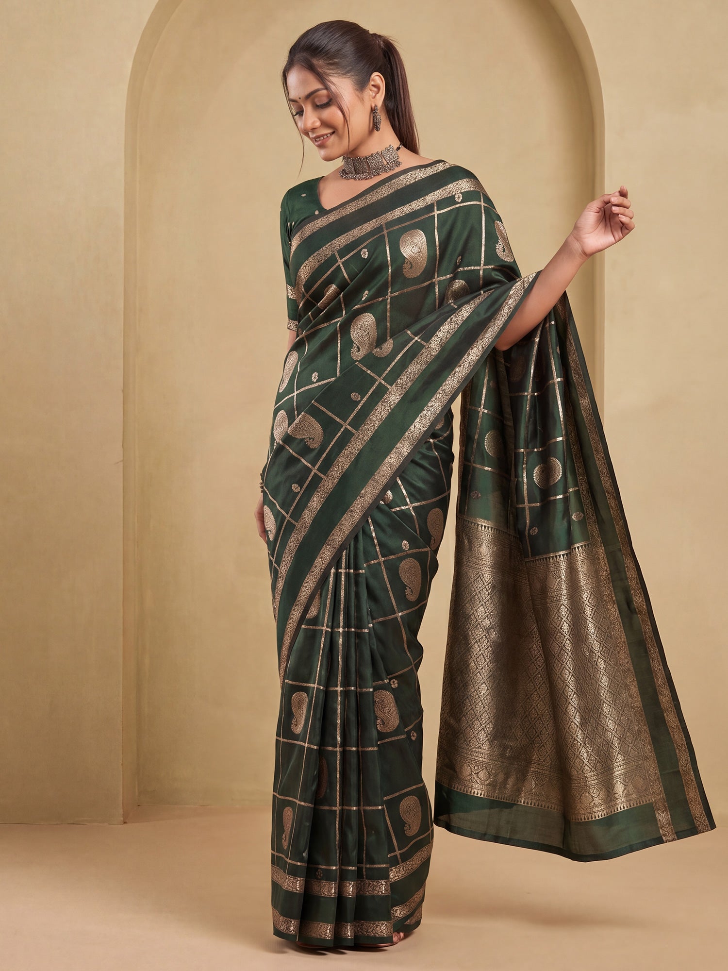 Green Silk Blend saree – detail view 3