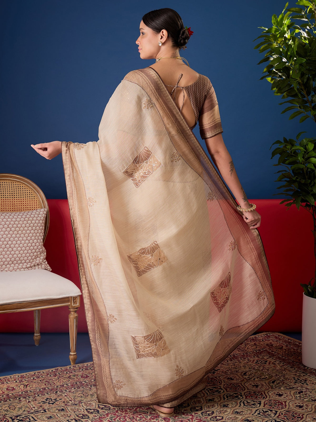 Beige Cotton Blend saree – detail view 1