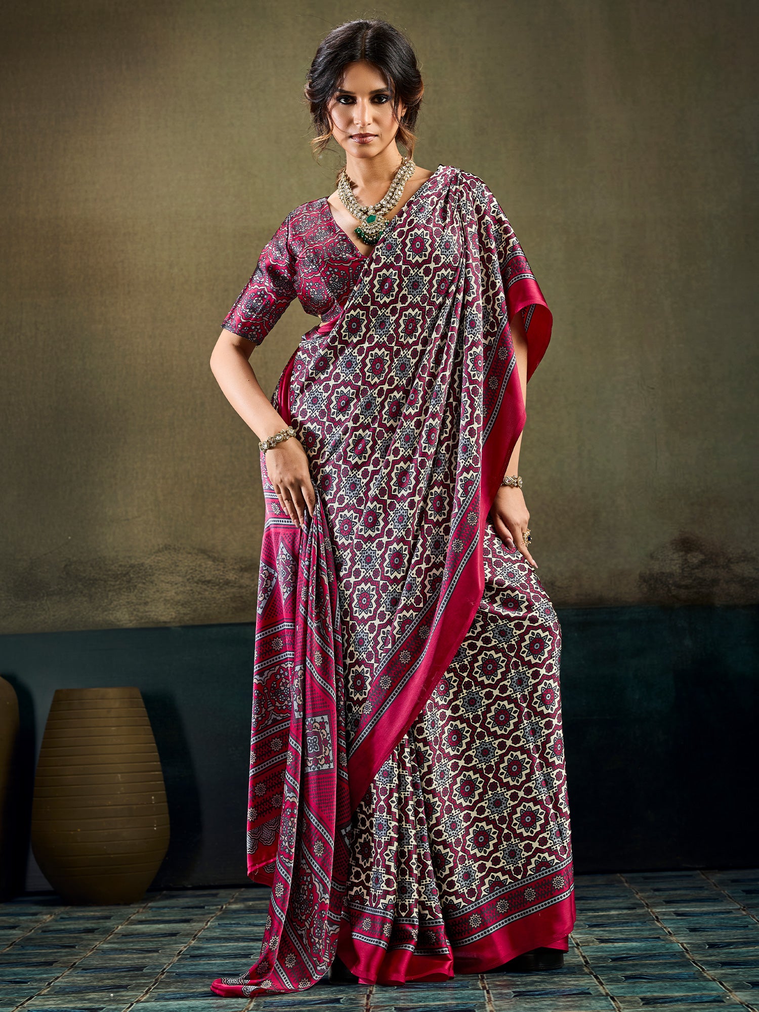 Burgundy Satin saree – detail view 2