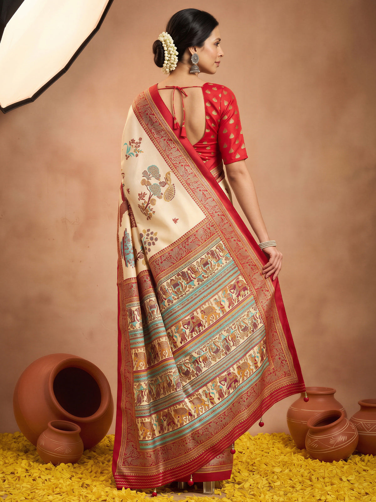 Cream Silk Blend saree – detail view 1