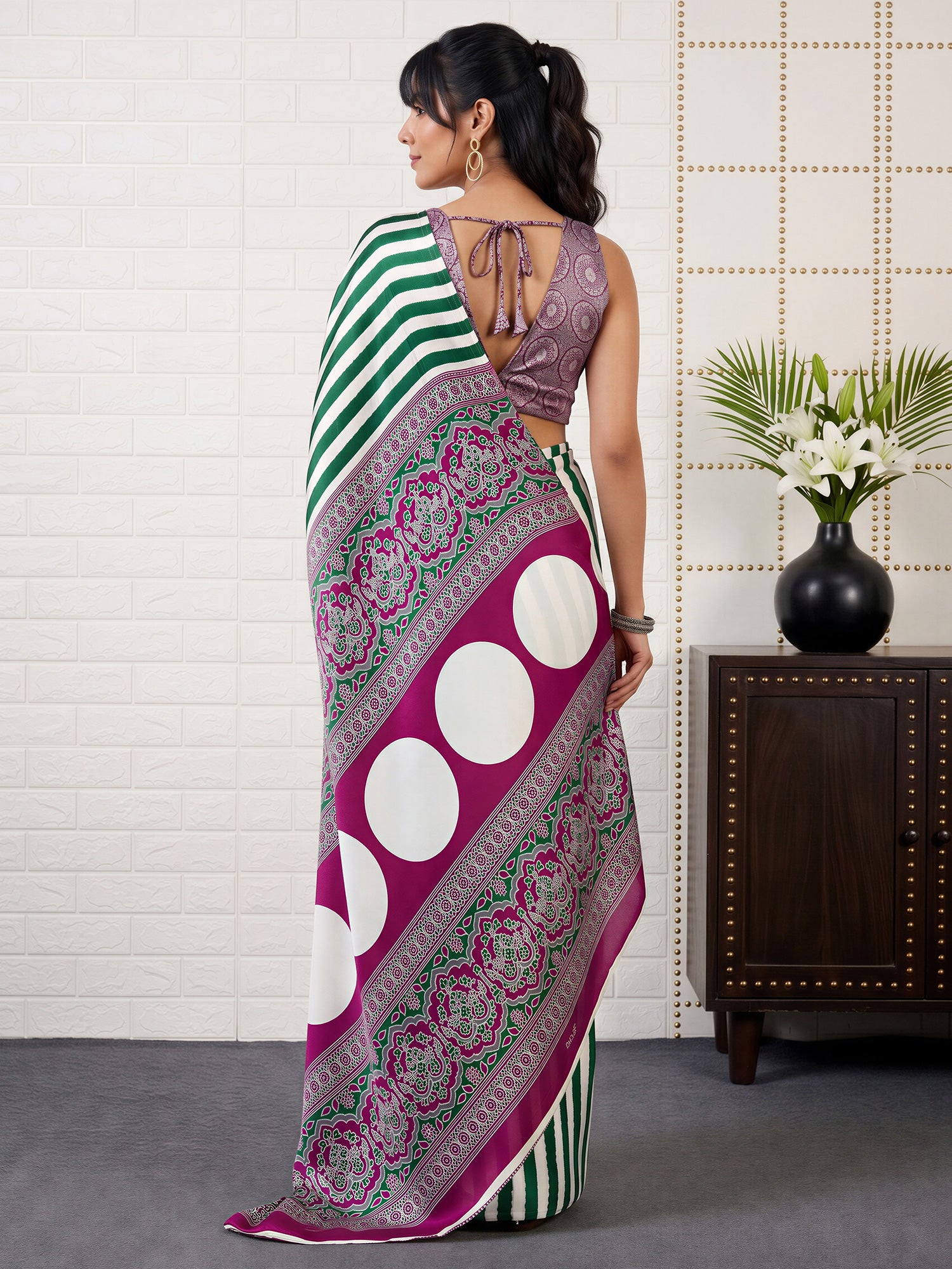 Green Satin saree – detail view 1