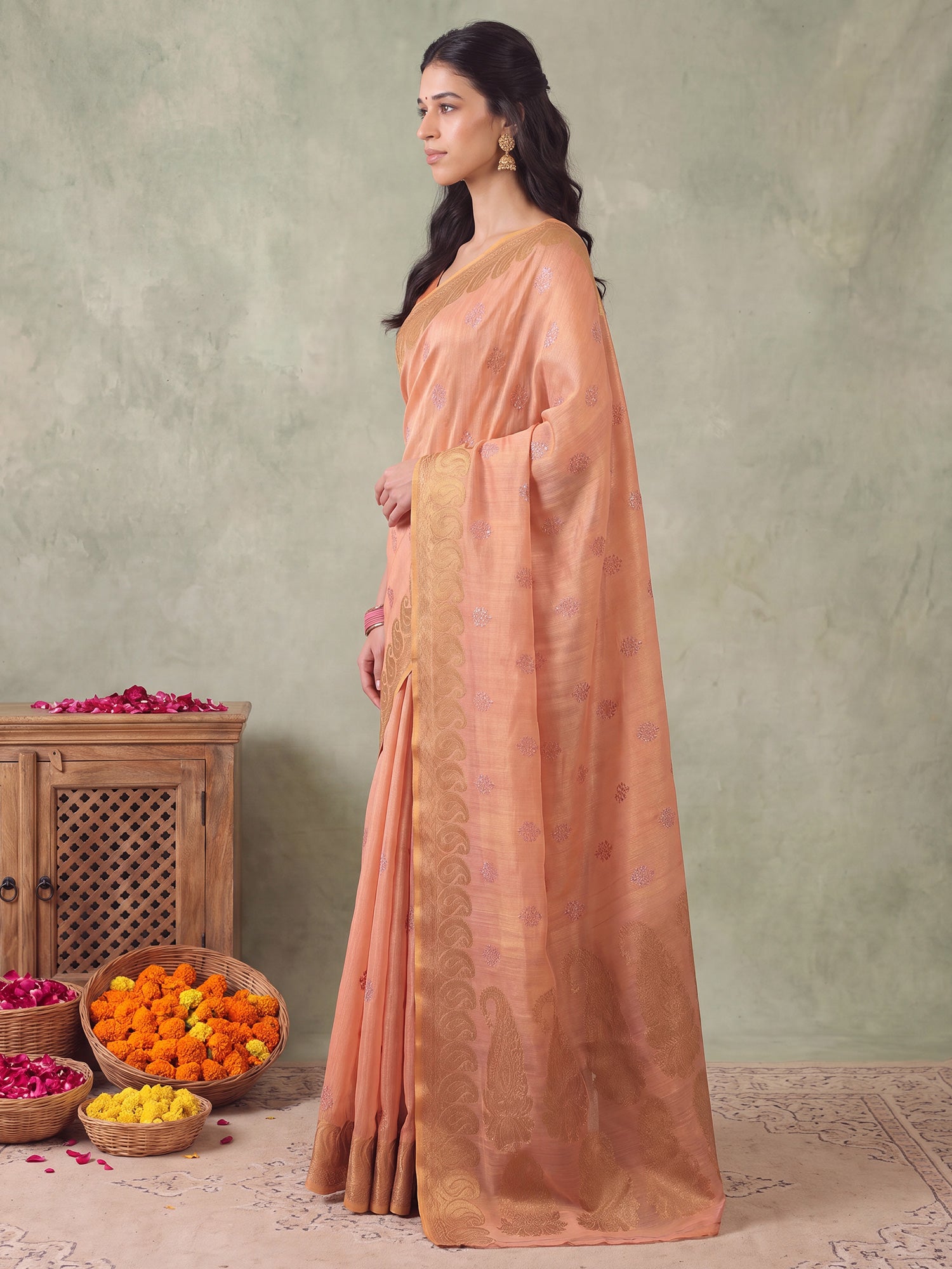 Peach Linen saree – detail view 2
