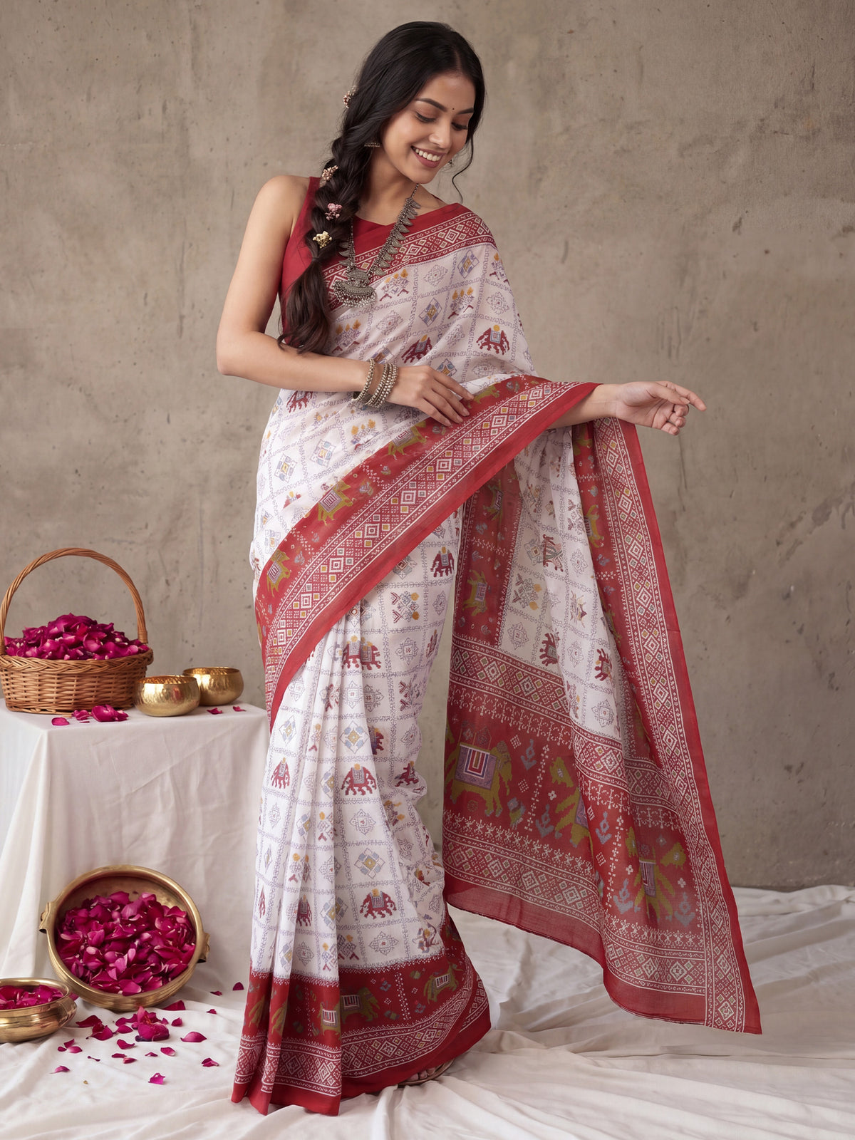 White Cotton saree – detail view 3