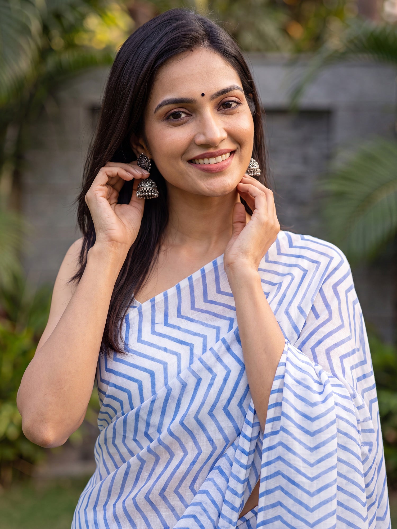Off White Cotton Linen saree – detail view 3